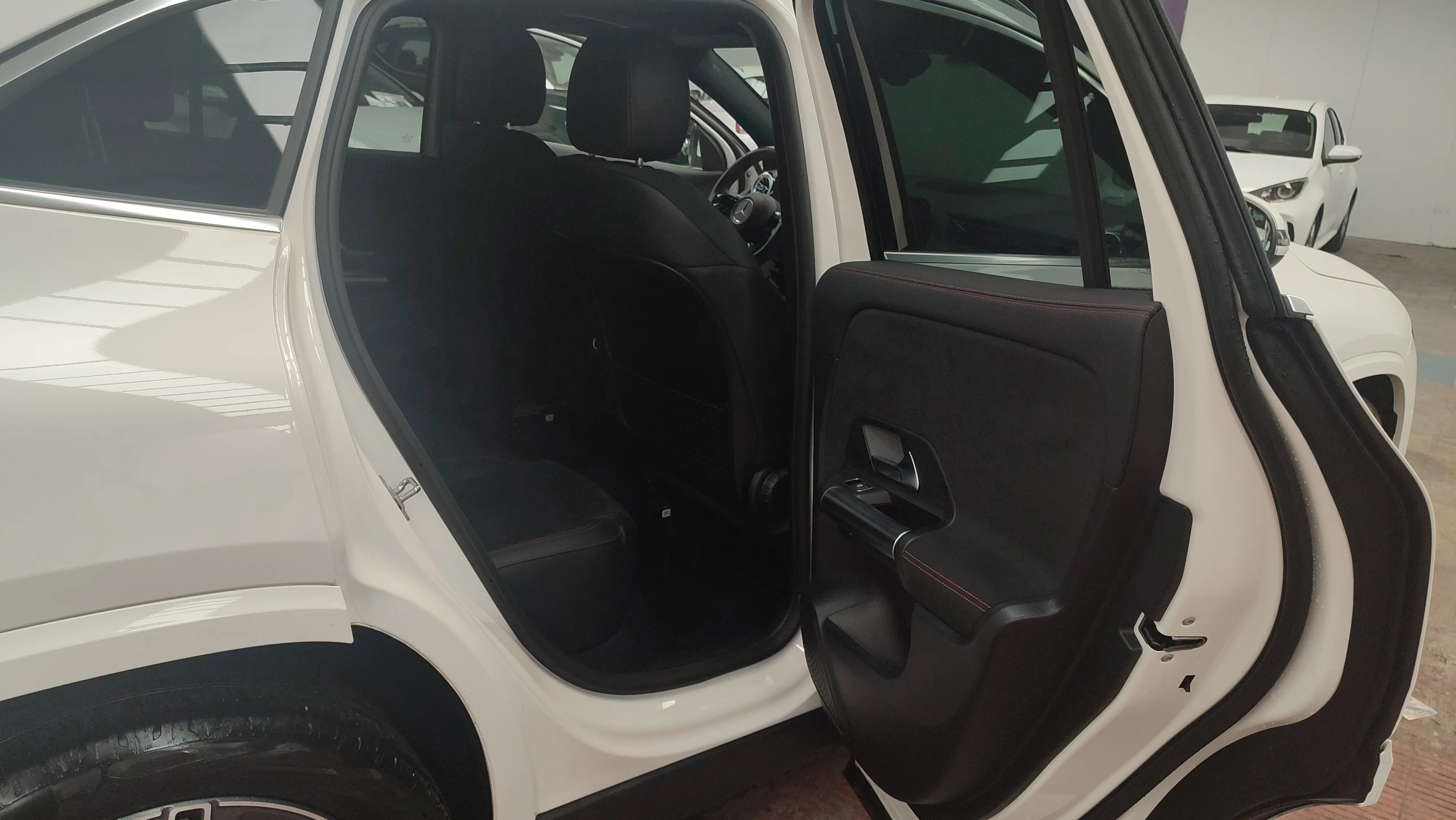 Mercedes-Benz GLA 200 D - foto 19