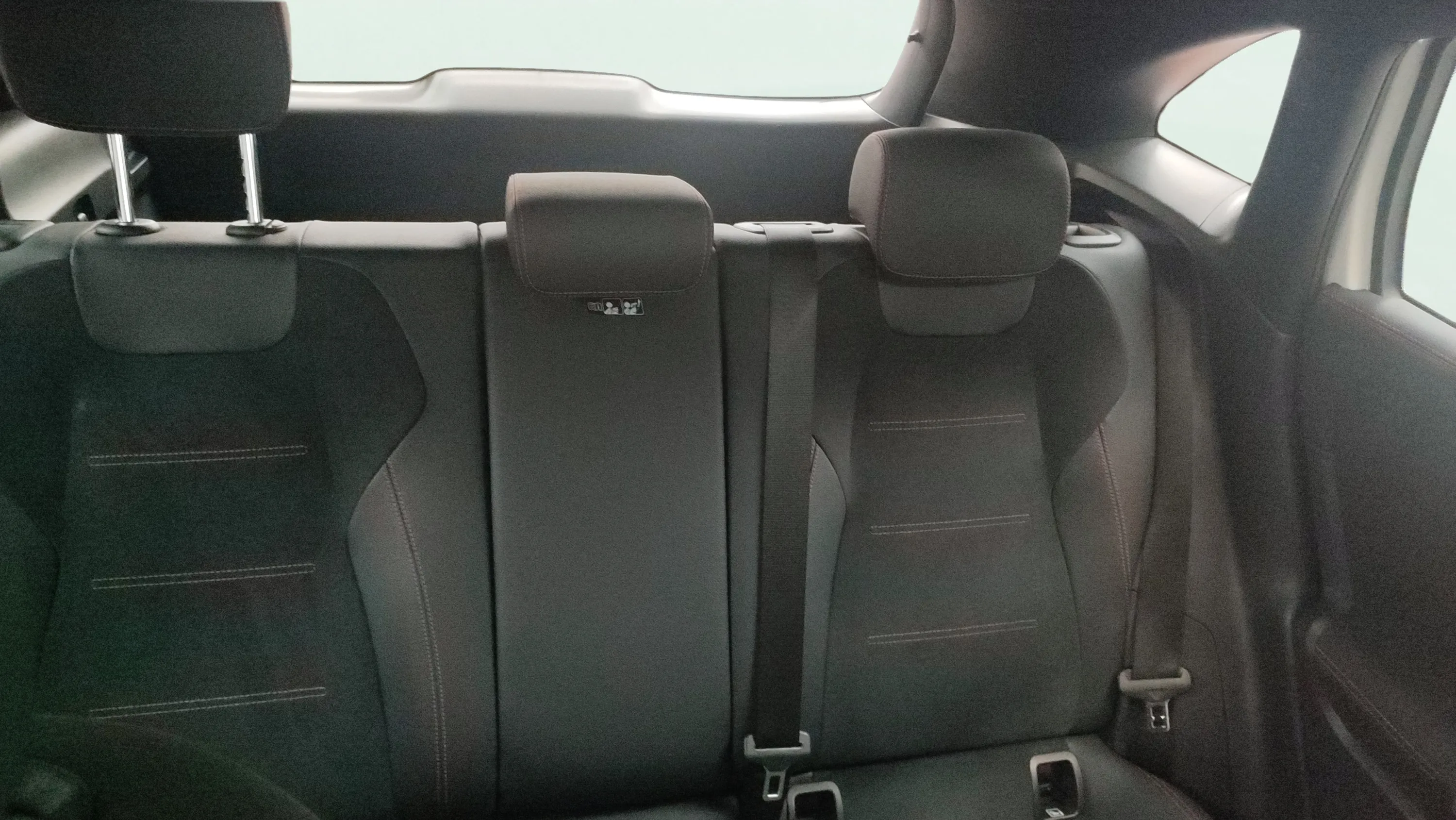 Mercedes-Benz GLA 200 D - foto 18