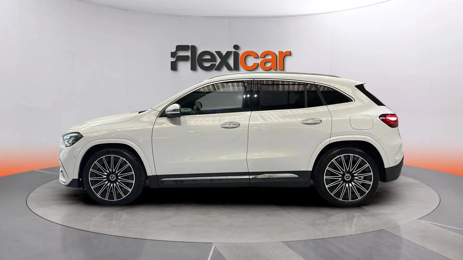 Mercedes-Benz GLA 220 D 4MATIC - foto 4