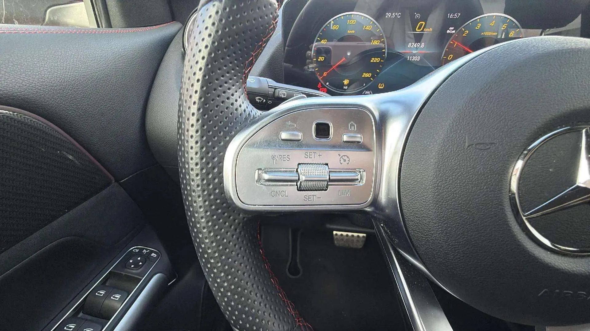 Mercedes-Benz GLA 250 e - foto 13