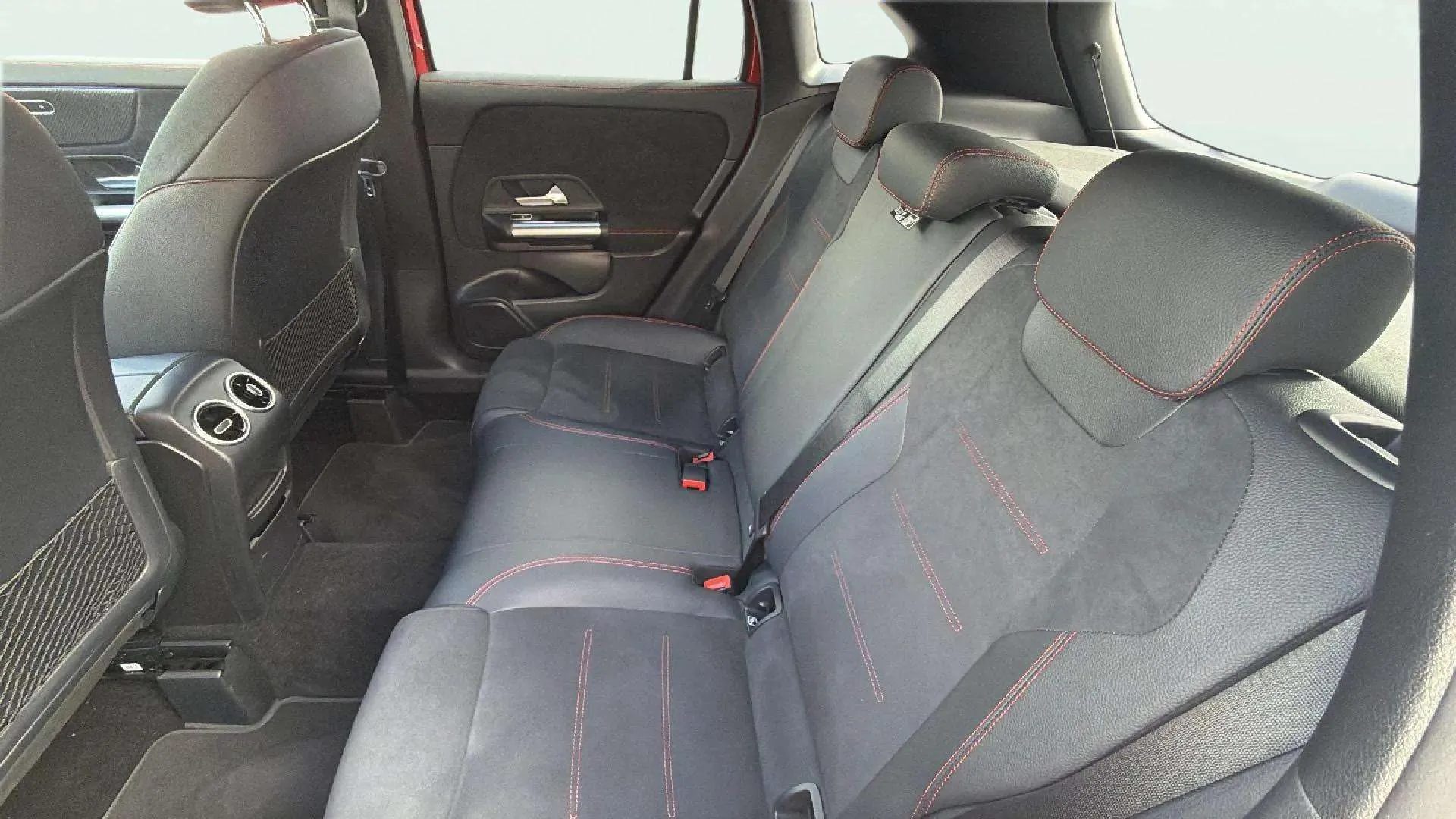Mercedes-Benz GLA 250 e - foto 17