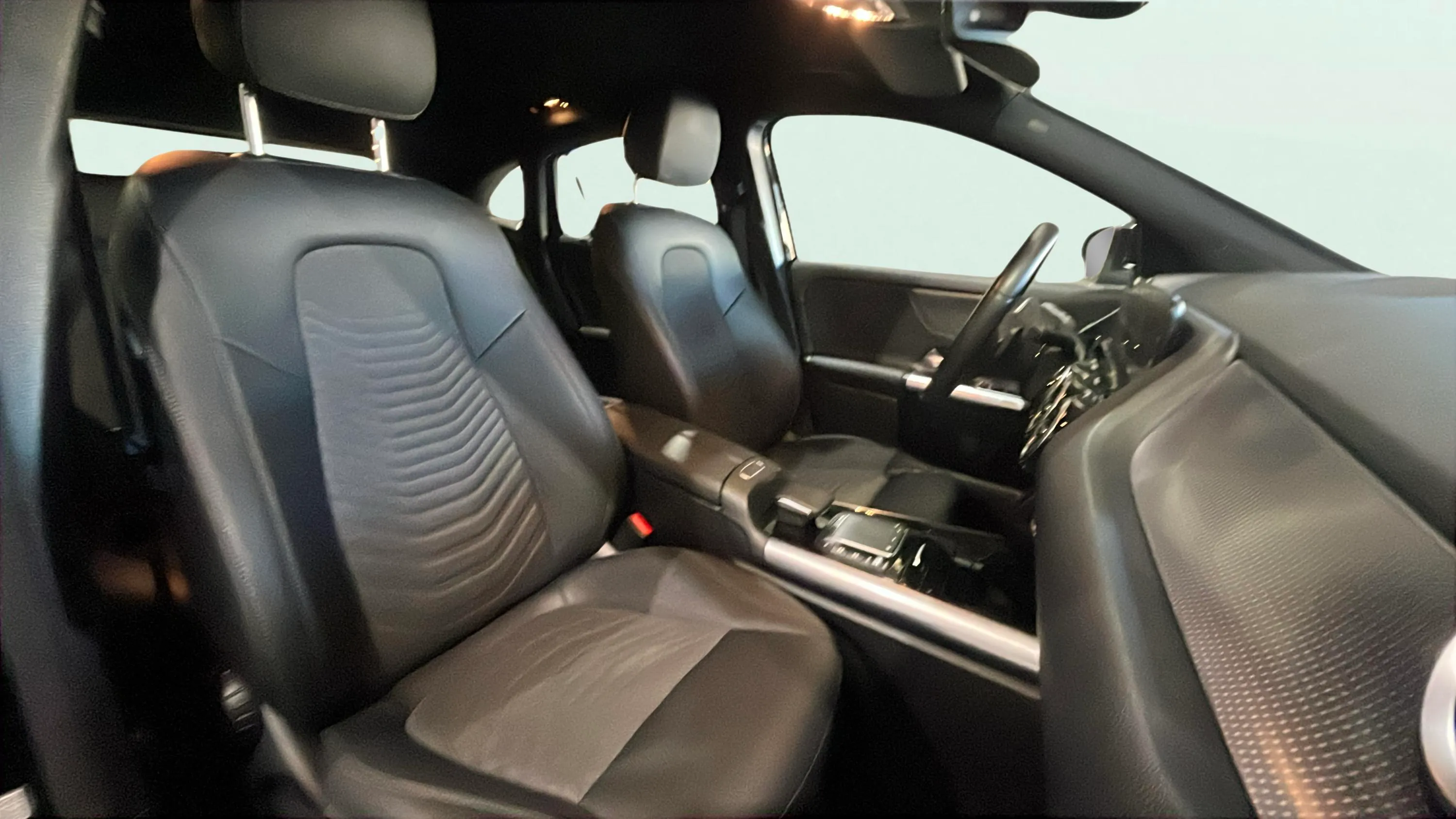 Mercedes-Benz GLA 200 D - foto 19