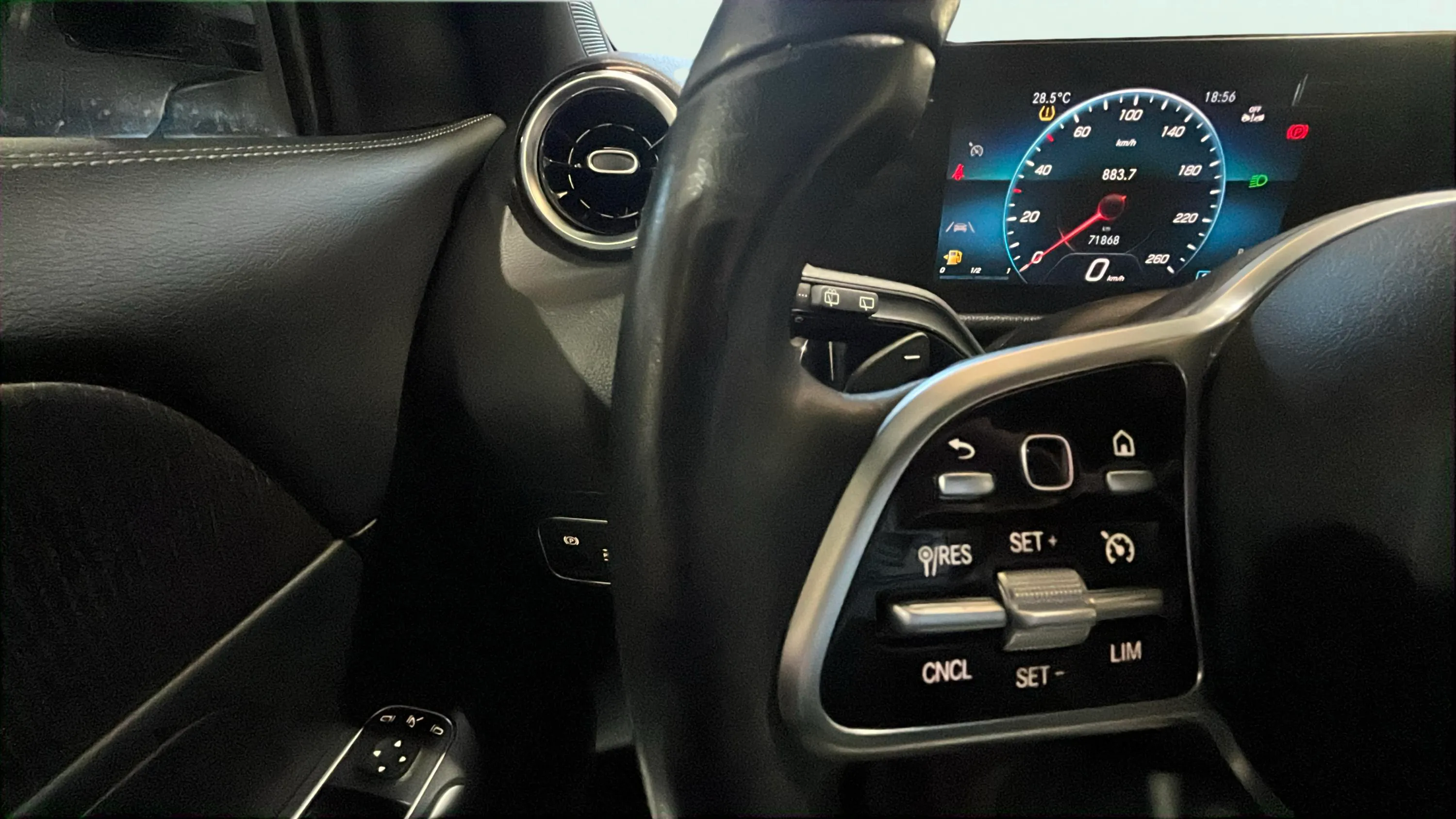 Mercedes-Benz GLA 200 D - foto 13