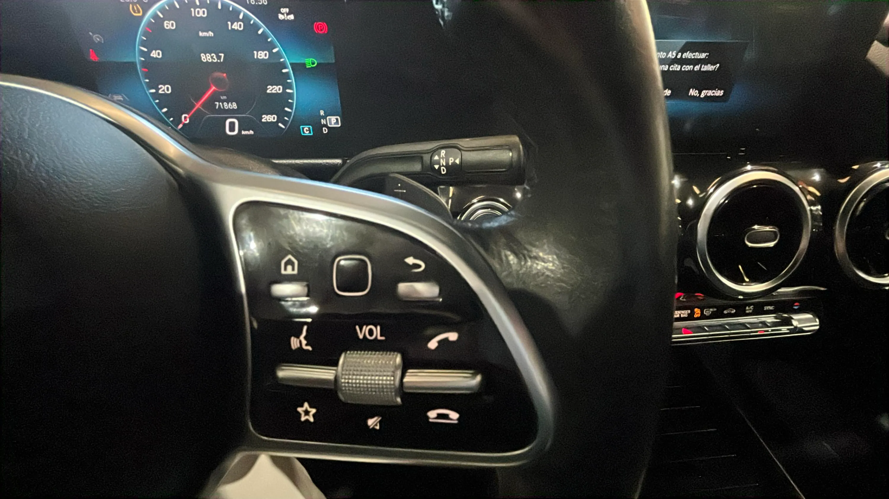 Mercedes-Benz GLA 200 D - foto 14