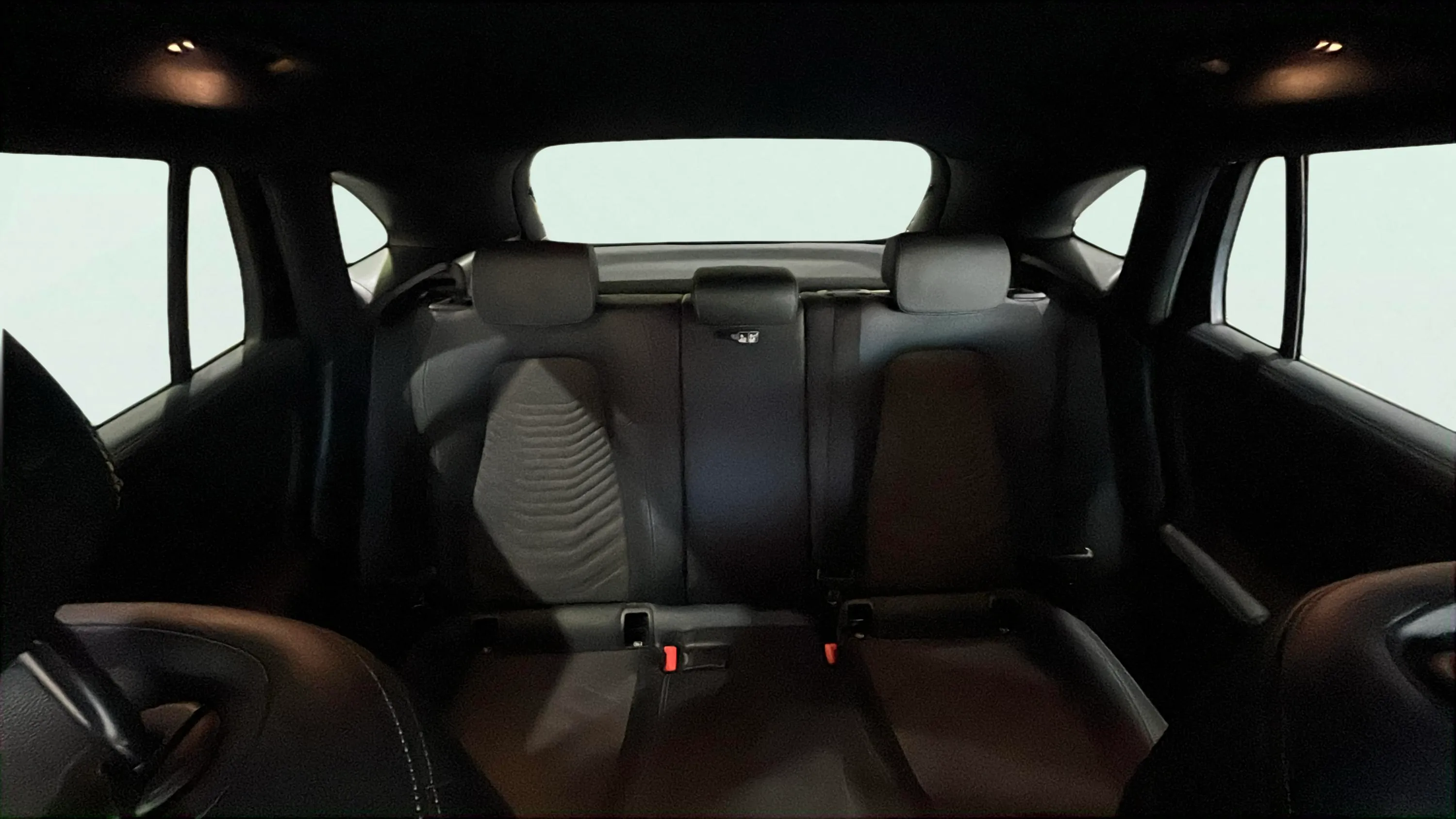 Mercedes-Benz GLA 200 D - foto 21