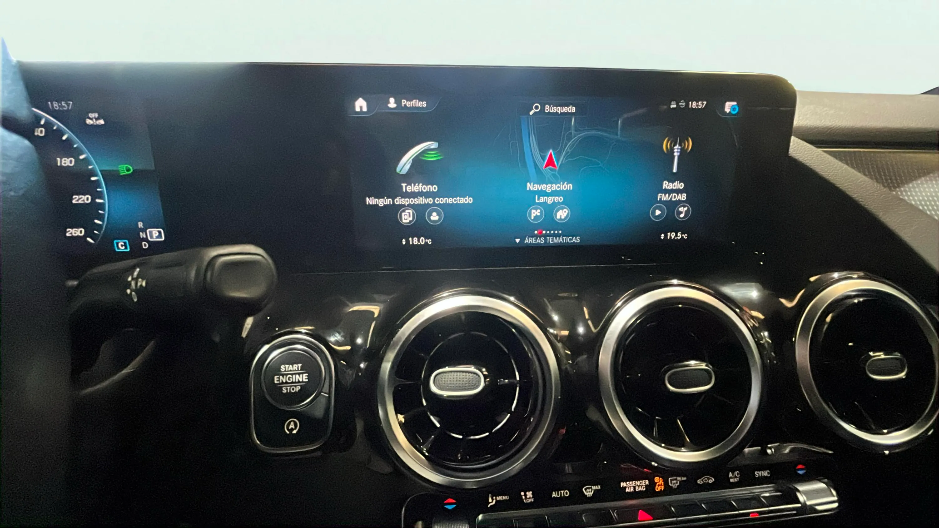 Mercedes-Benz GLA 200 D - foto 18