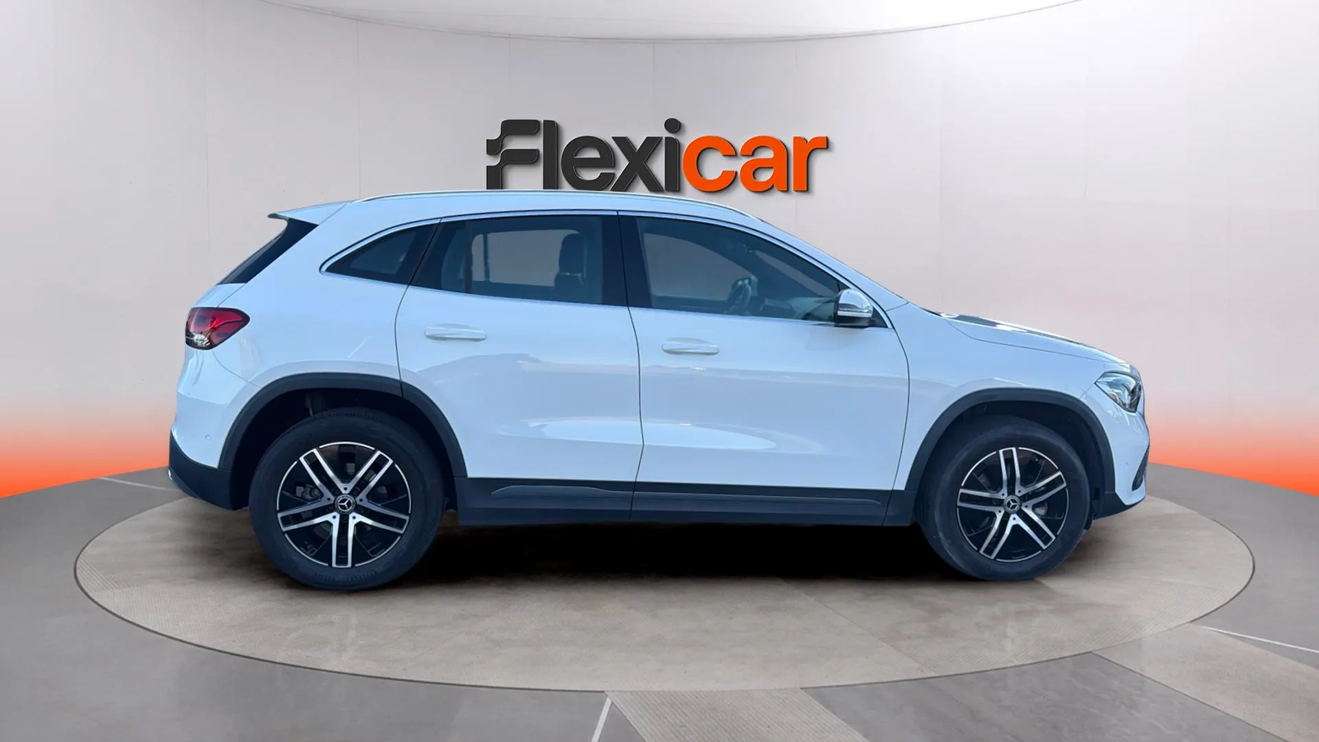 Mercedes-Benz GLA 200 D - foto 8