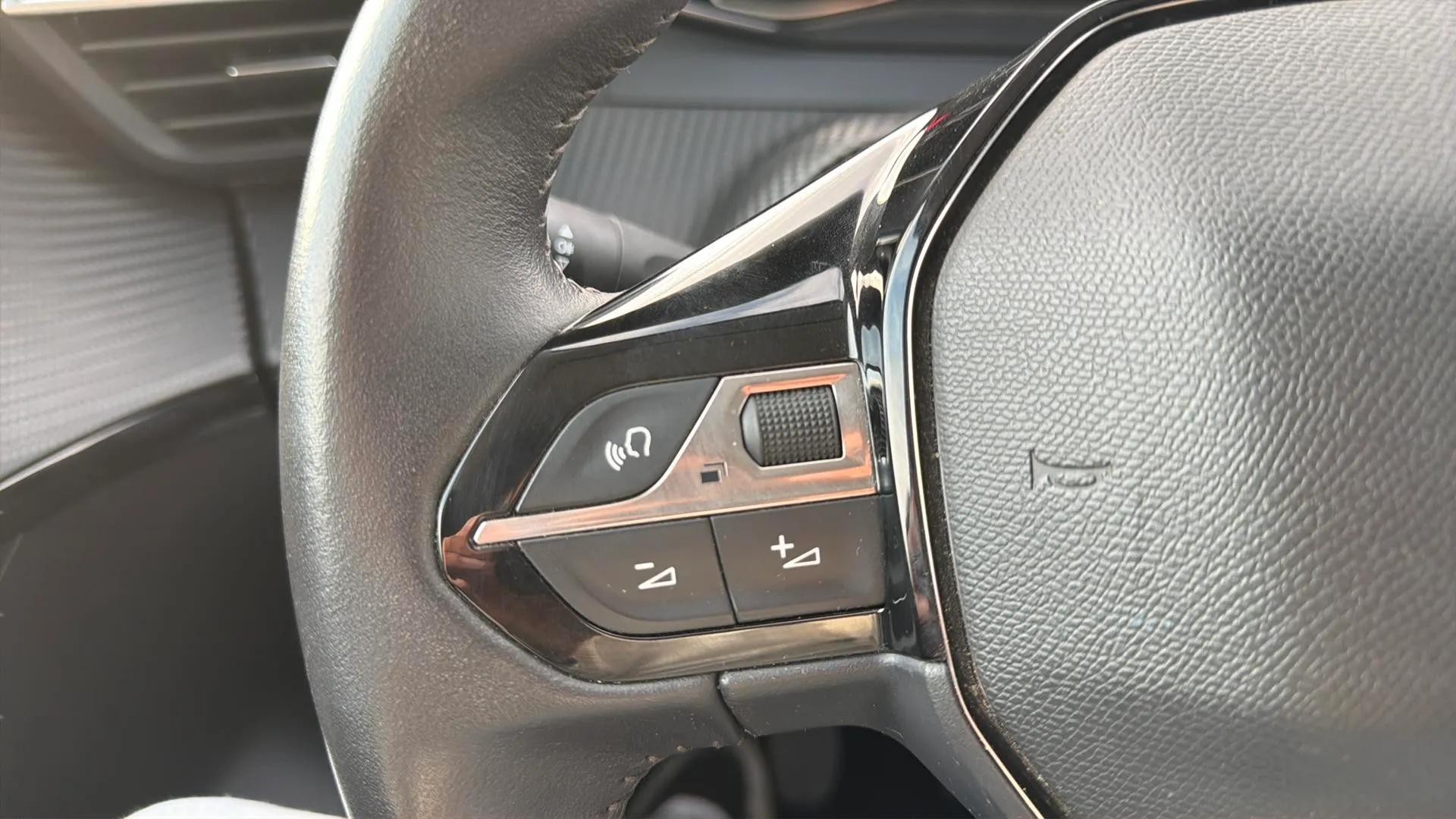 Peugeot 208 PureTech Allure - foto 20