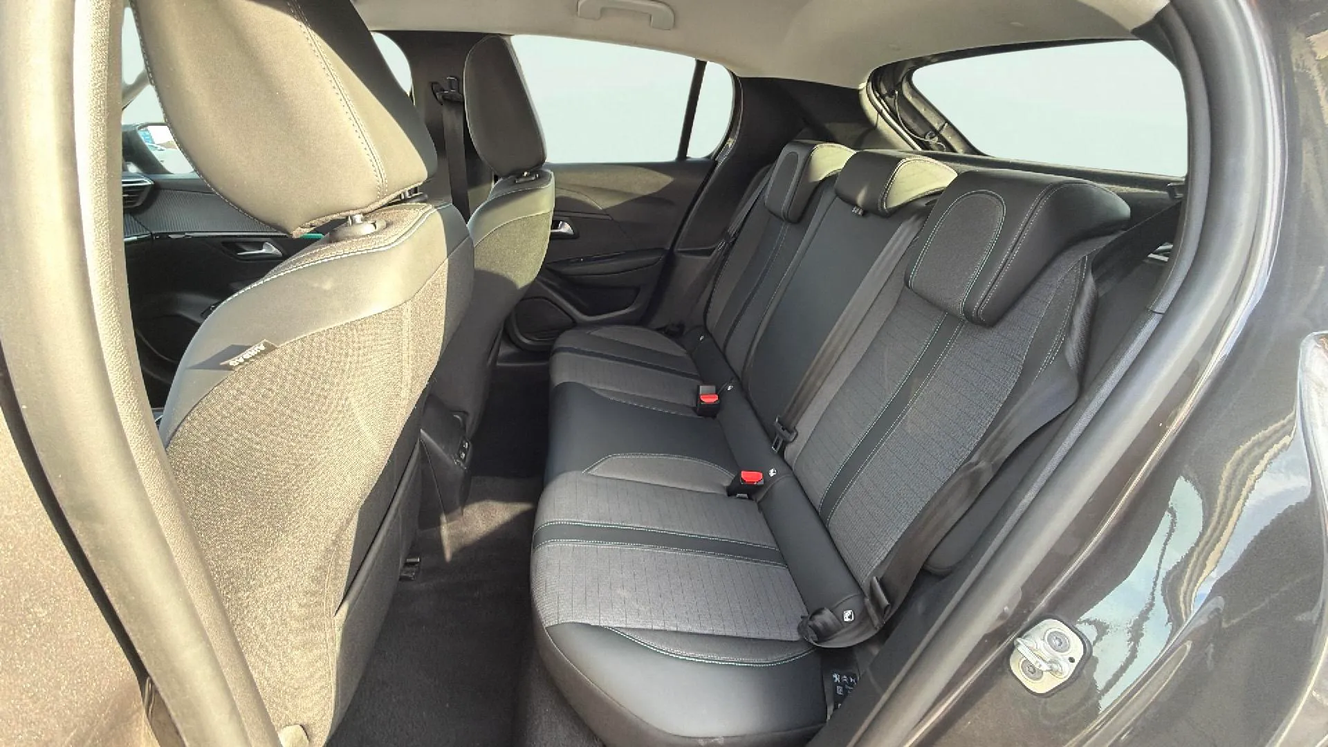 Peugeot 208 PureTech Allure - foto 12