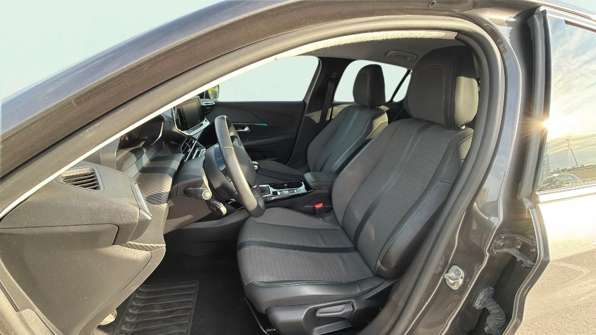 Peugeot 208 PureTech Allure - foto 11