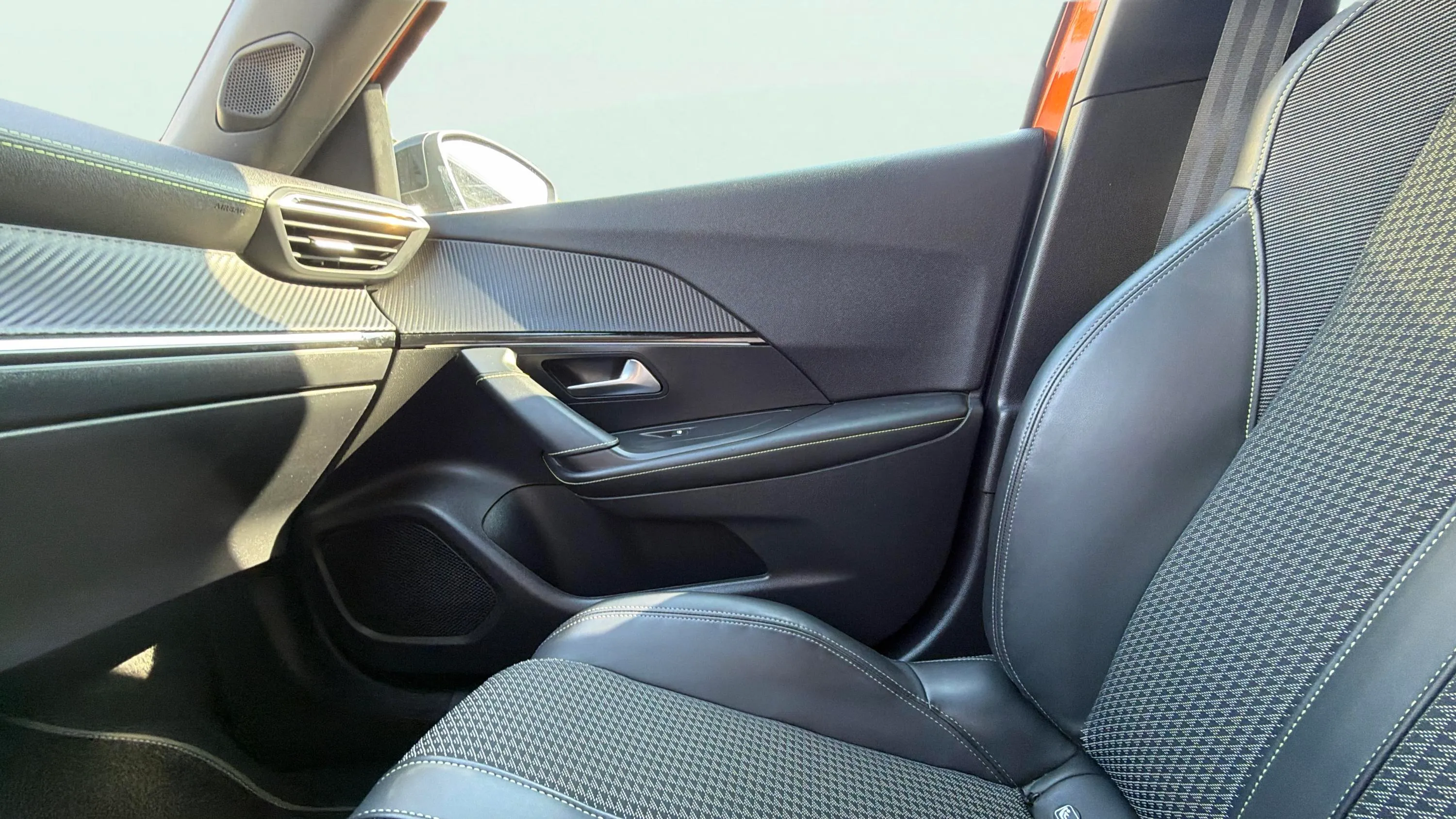 Peugeot 2008 Allure Pack PureTech 130 BVM6 - foto 28