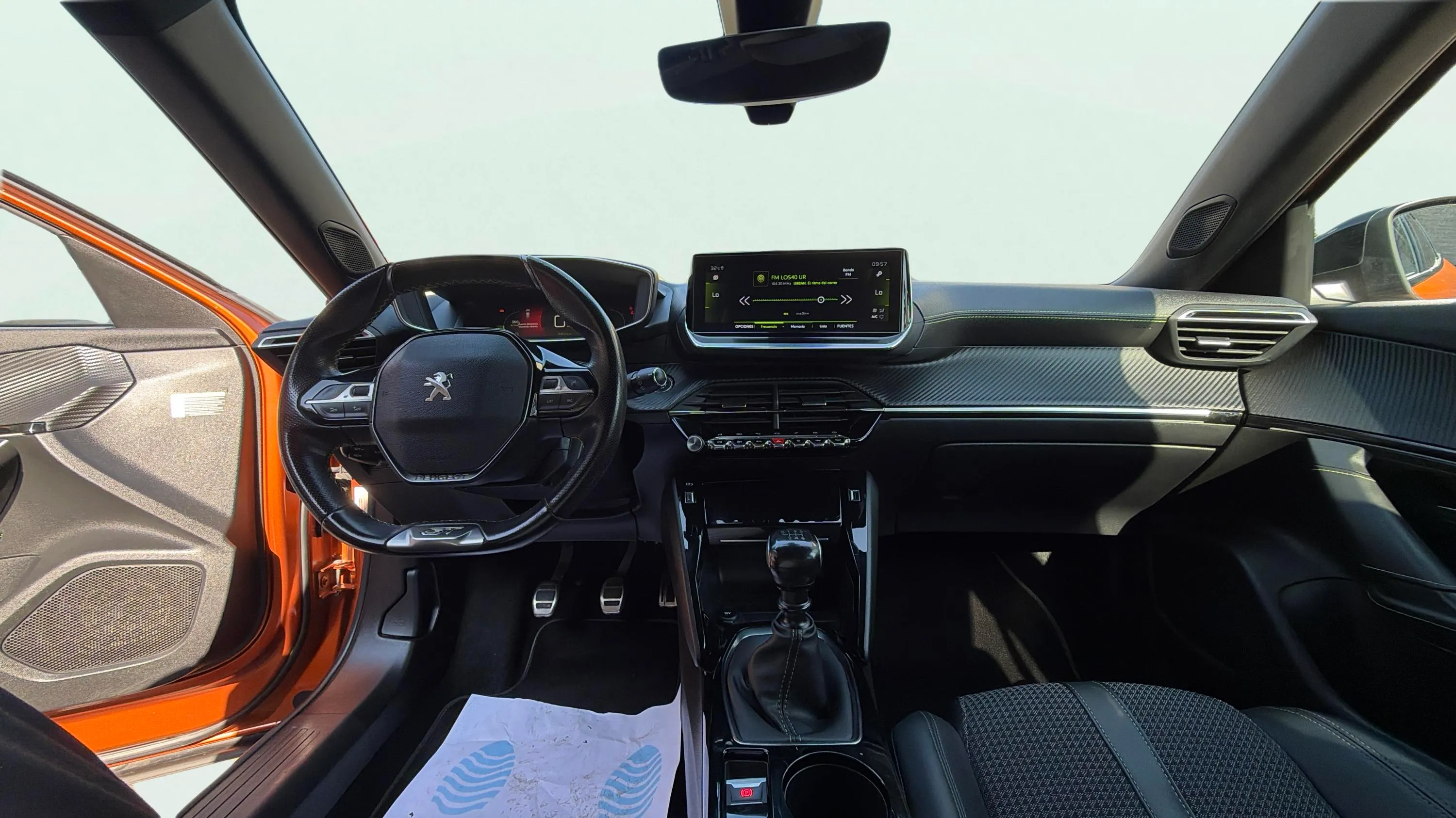 Peugeot 2008 Allure Pack PureTech 130 BVM6 - foto 21