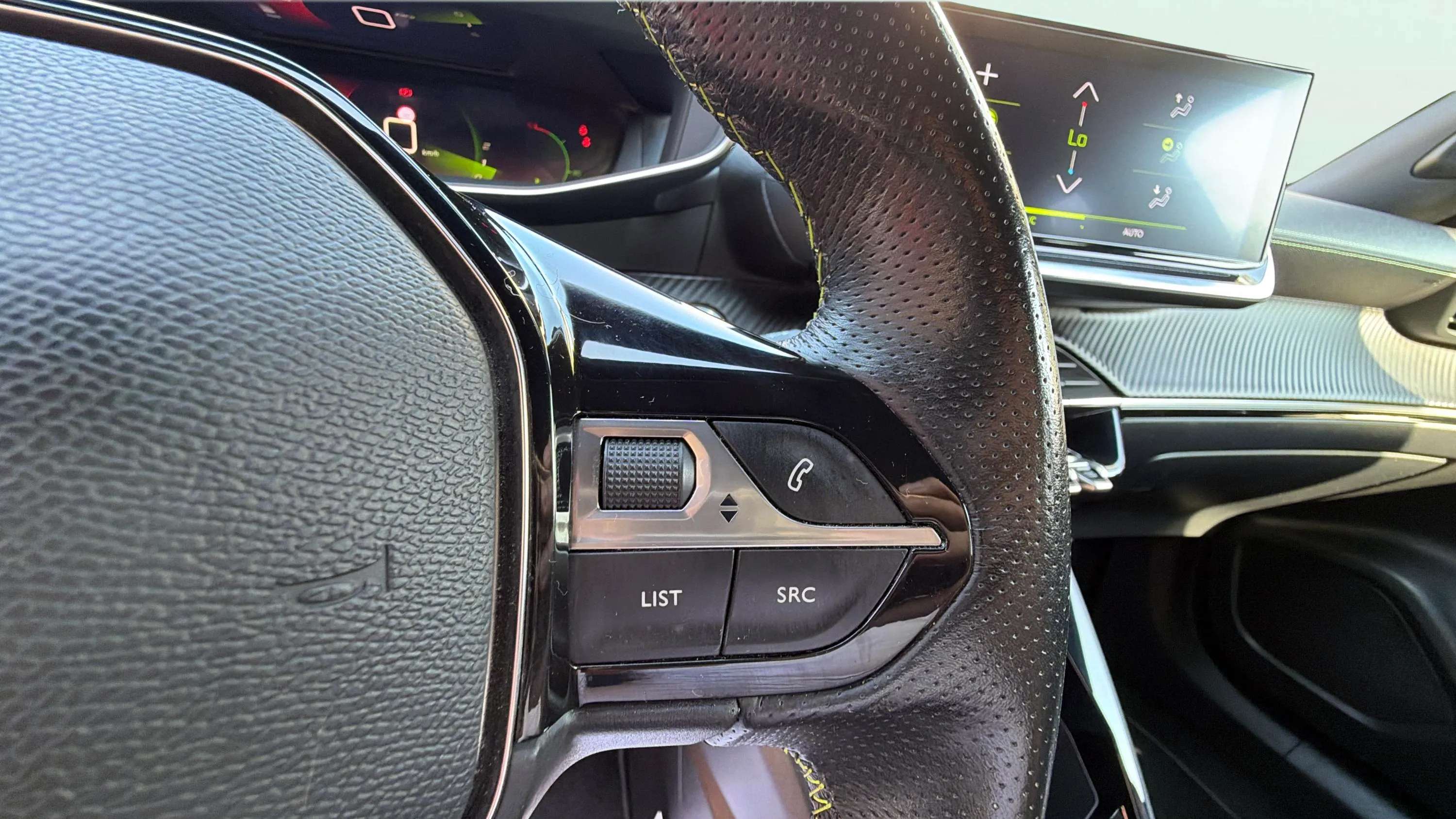 Peugeot 2008 Allure Pack PureTech 130 BVM6 - foto 12