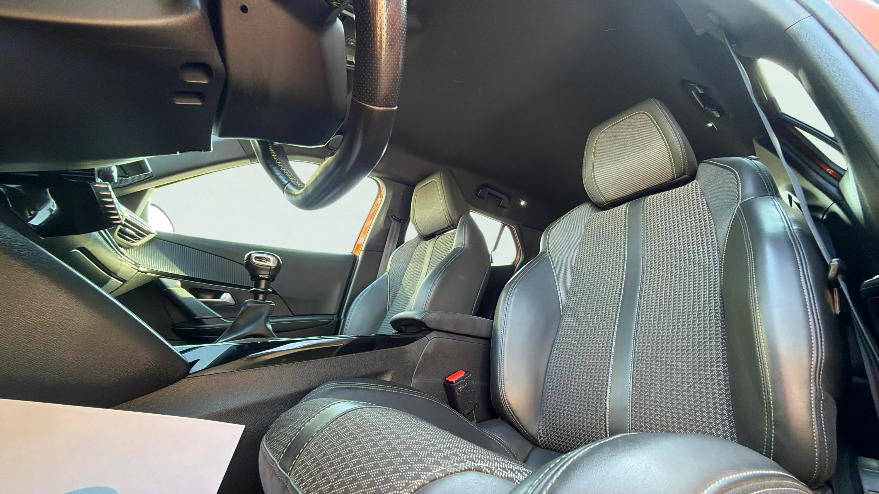 Peugeot 2008 Allure Pack PureTech 130 BVM6 - foto 9