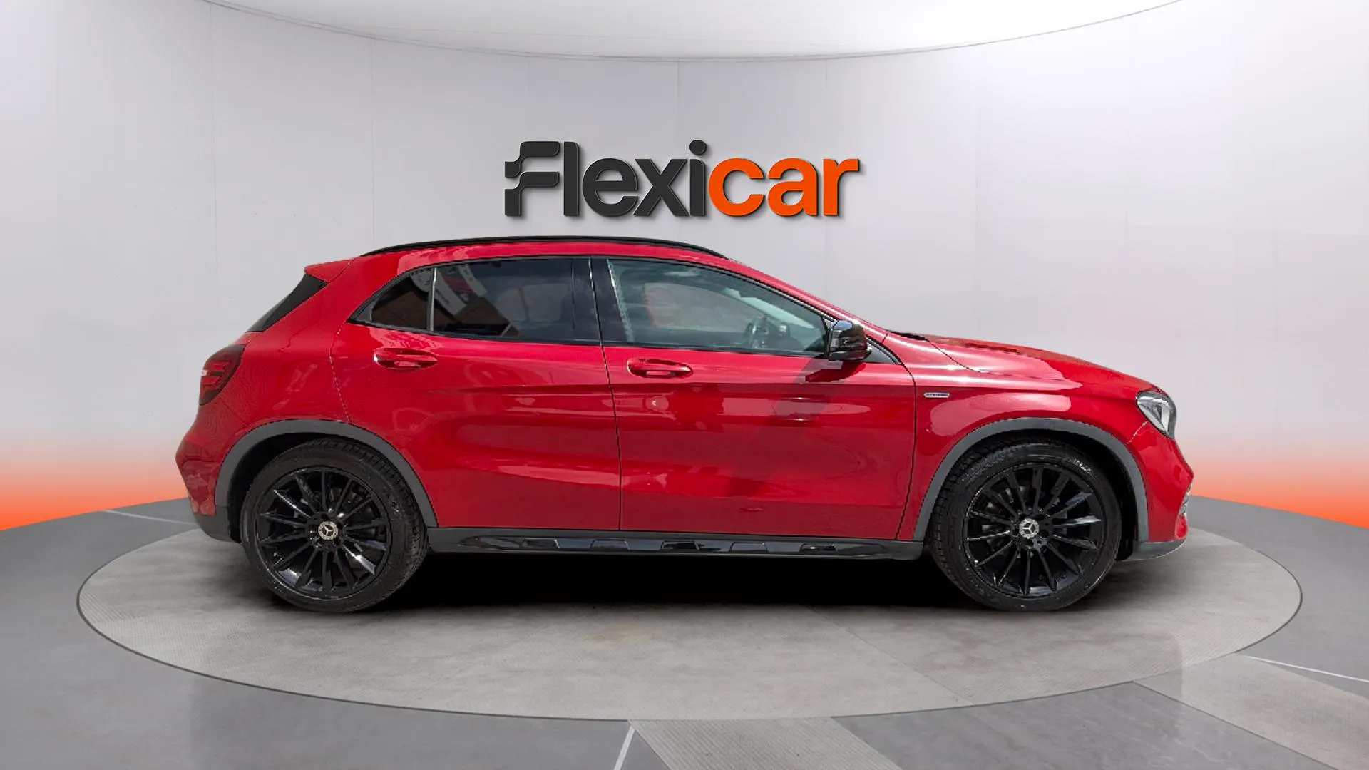 Mercedes-Benz GLA 180 - foto 8