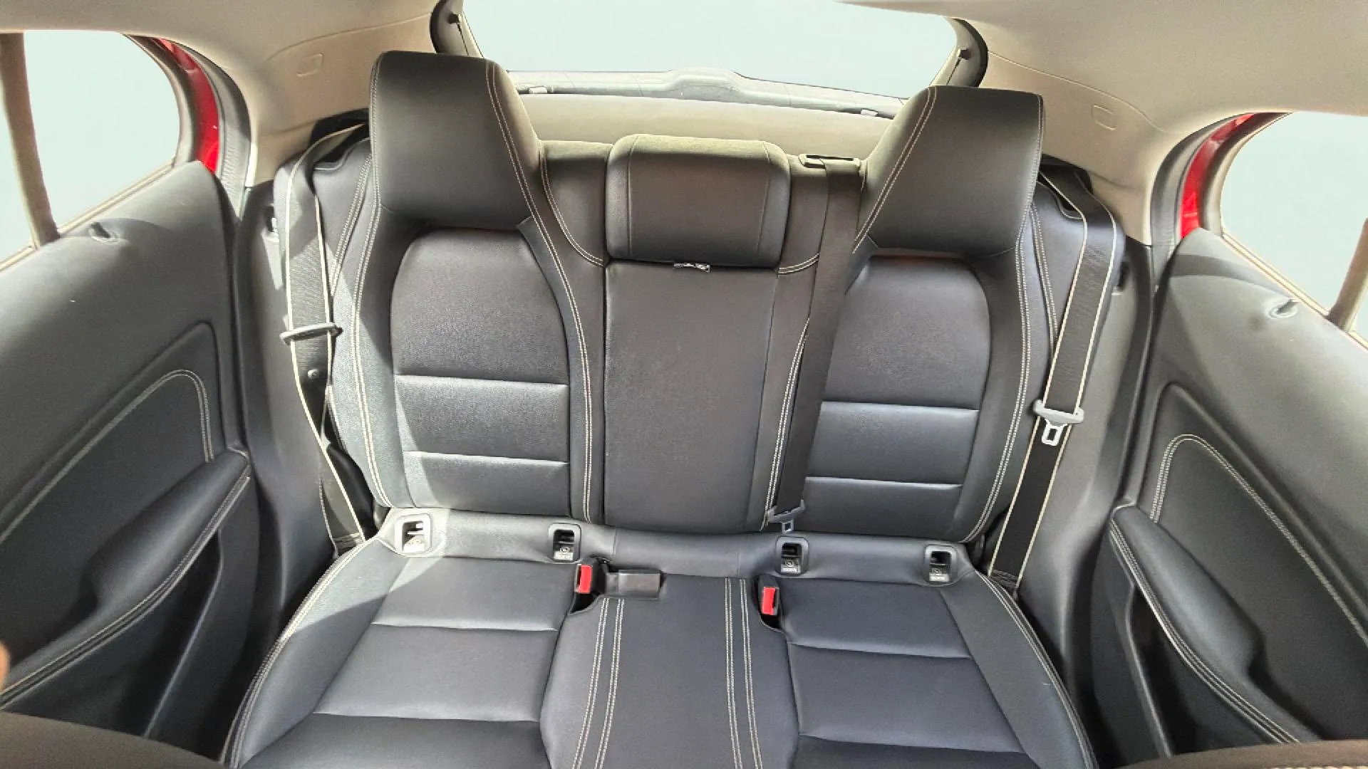 Mercedes-Benz GLA 180 - foto 17