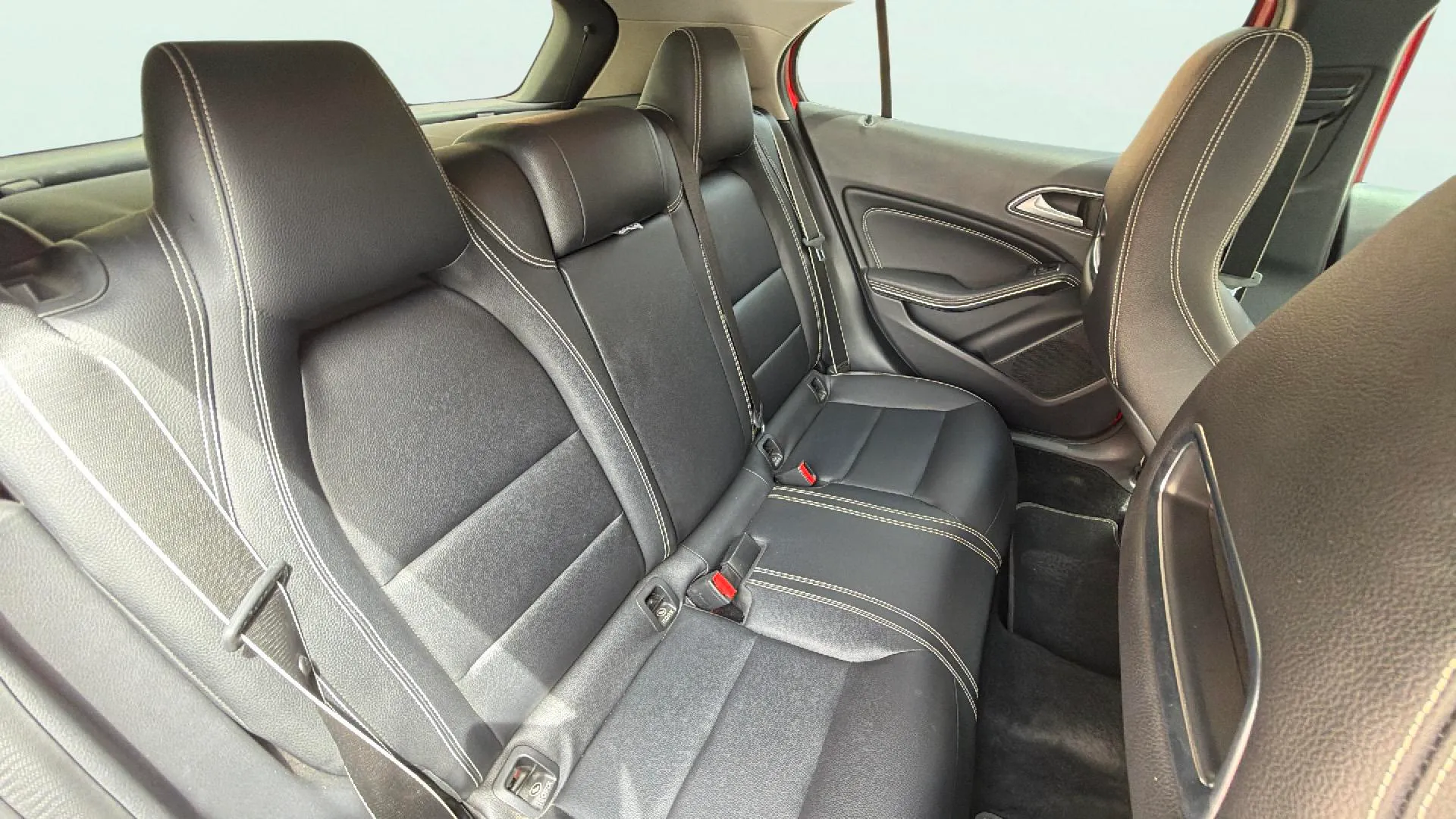 Mercedes-Benz GLA 180 - foto 16