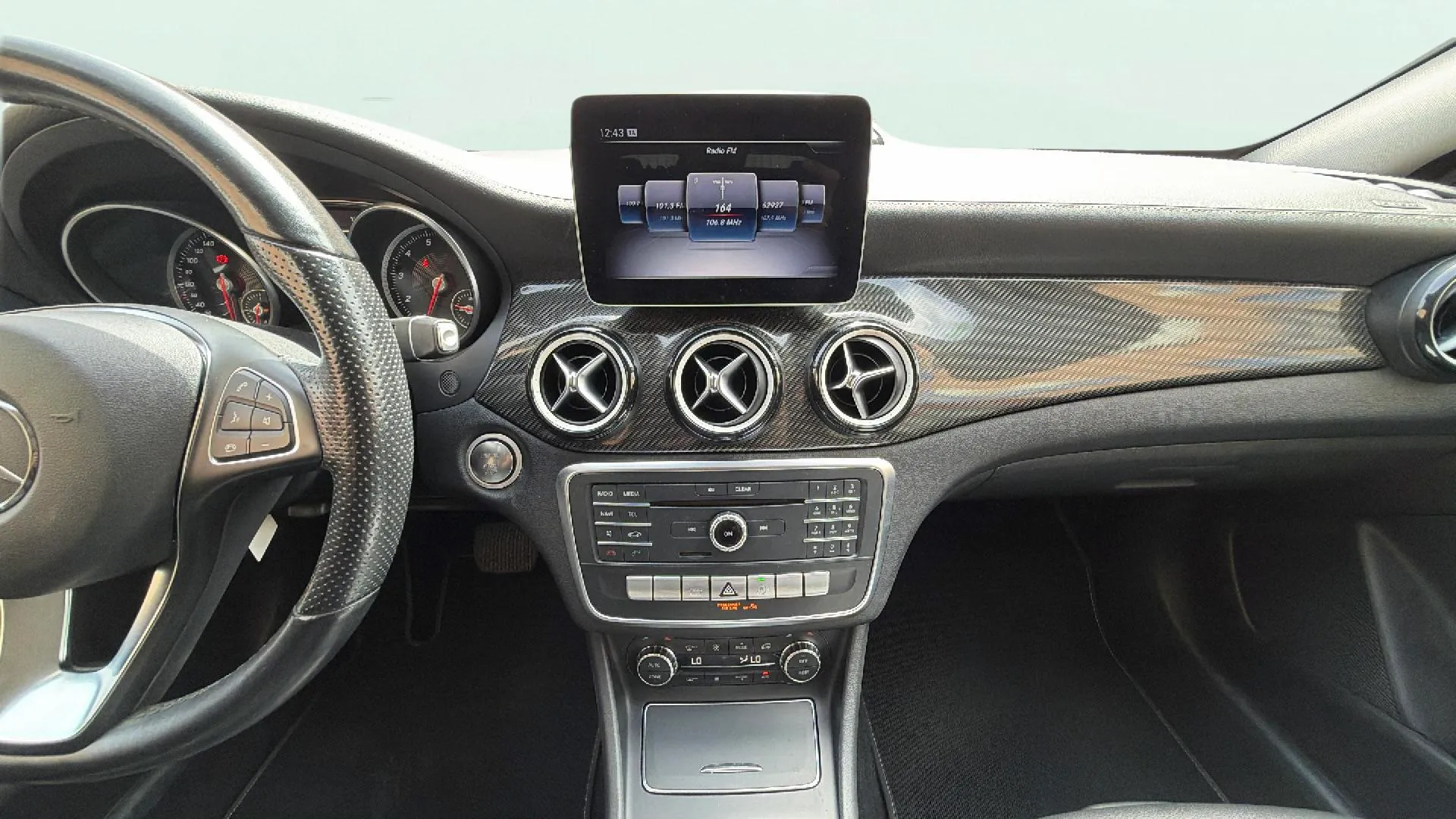 Mercedes-Benz GLA 180 - foto 13