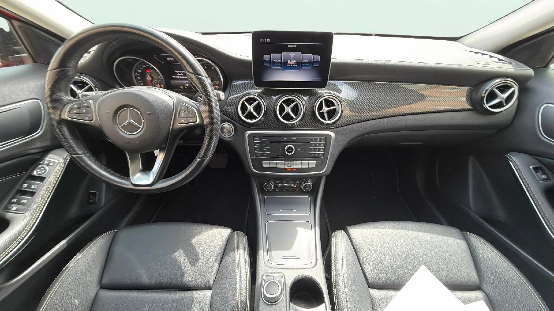 Mercedes-Benz GLA 180 - foto 10