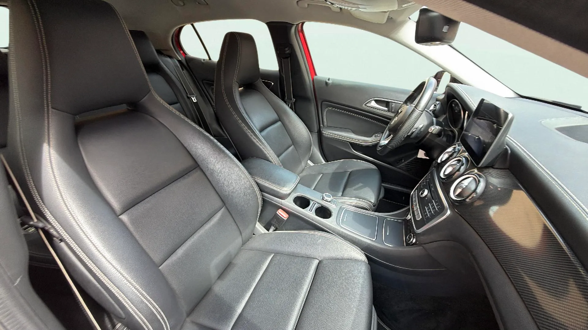 Mercedes-Benz GLA 180 - foto 15