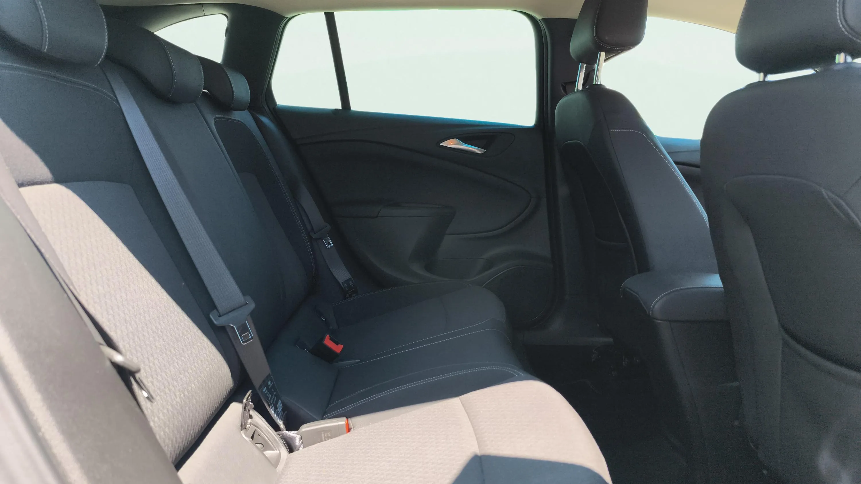 Opel Astra 1.6 CDTi Innovation ST - foto 14