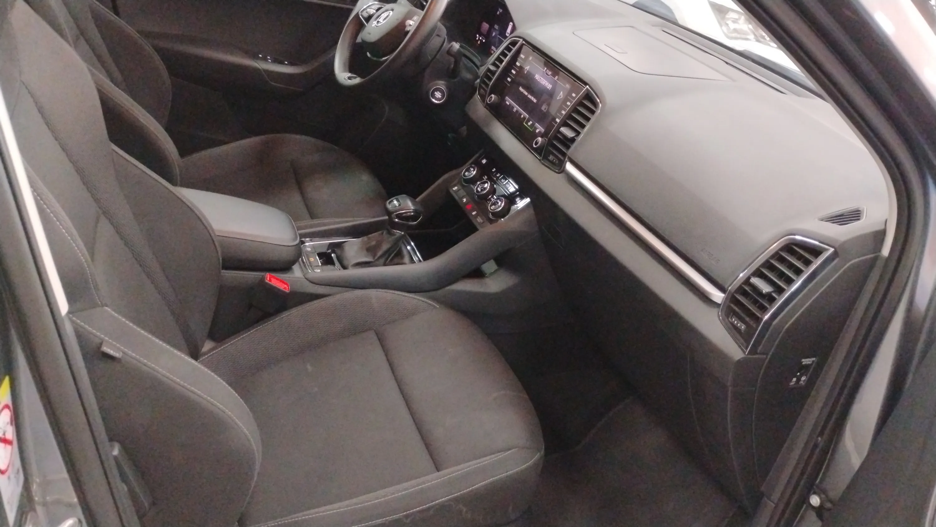 Škoda Karoq 1.5 TSI DSG ACT Design - foto 11