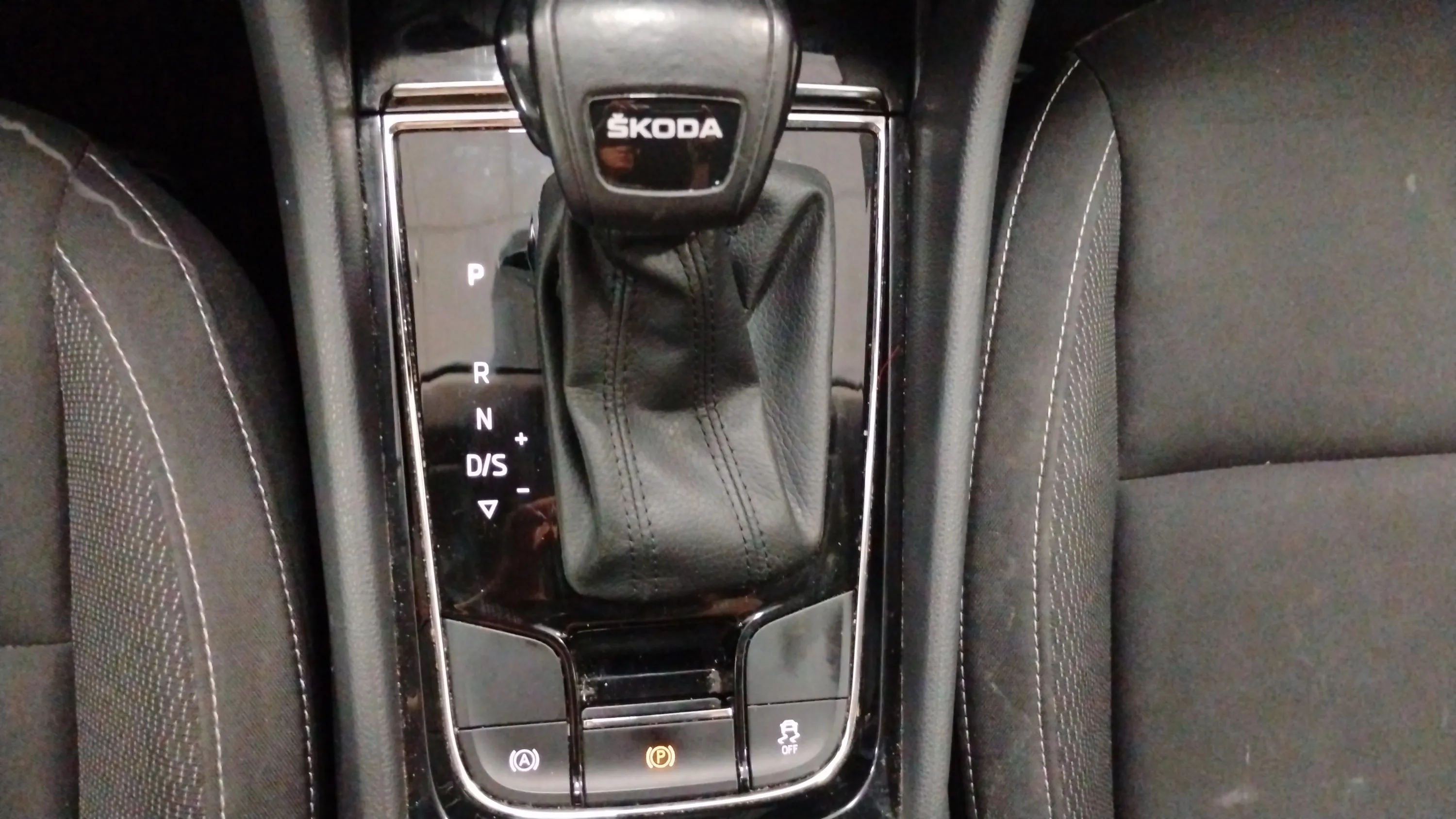 Škoda Karoq 1.5 TSI DSG ACT Design - foto 20