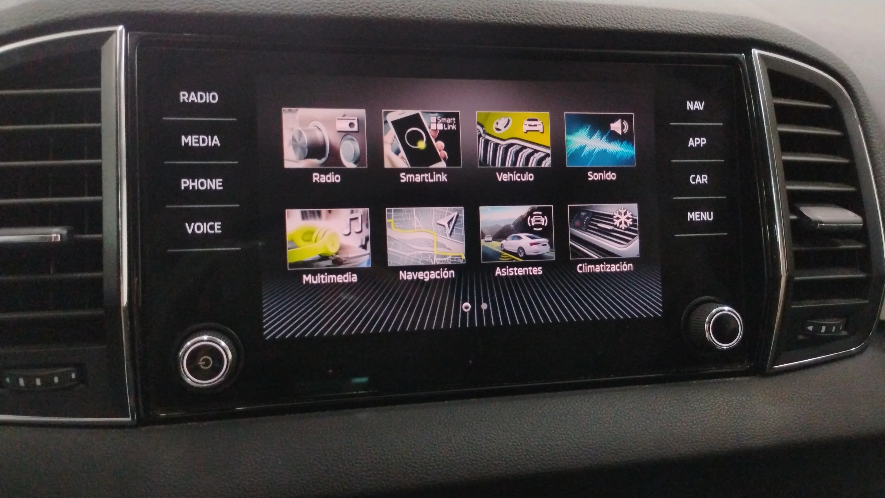 Škoda Karoq 1.5 TSI DSG ACT Design - foto 17