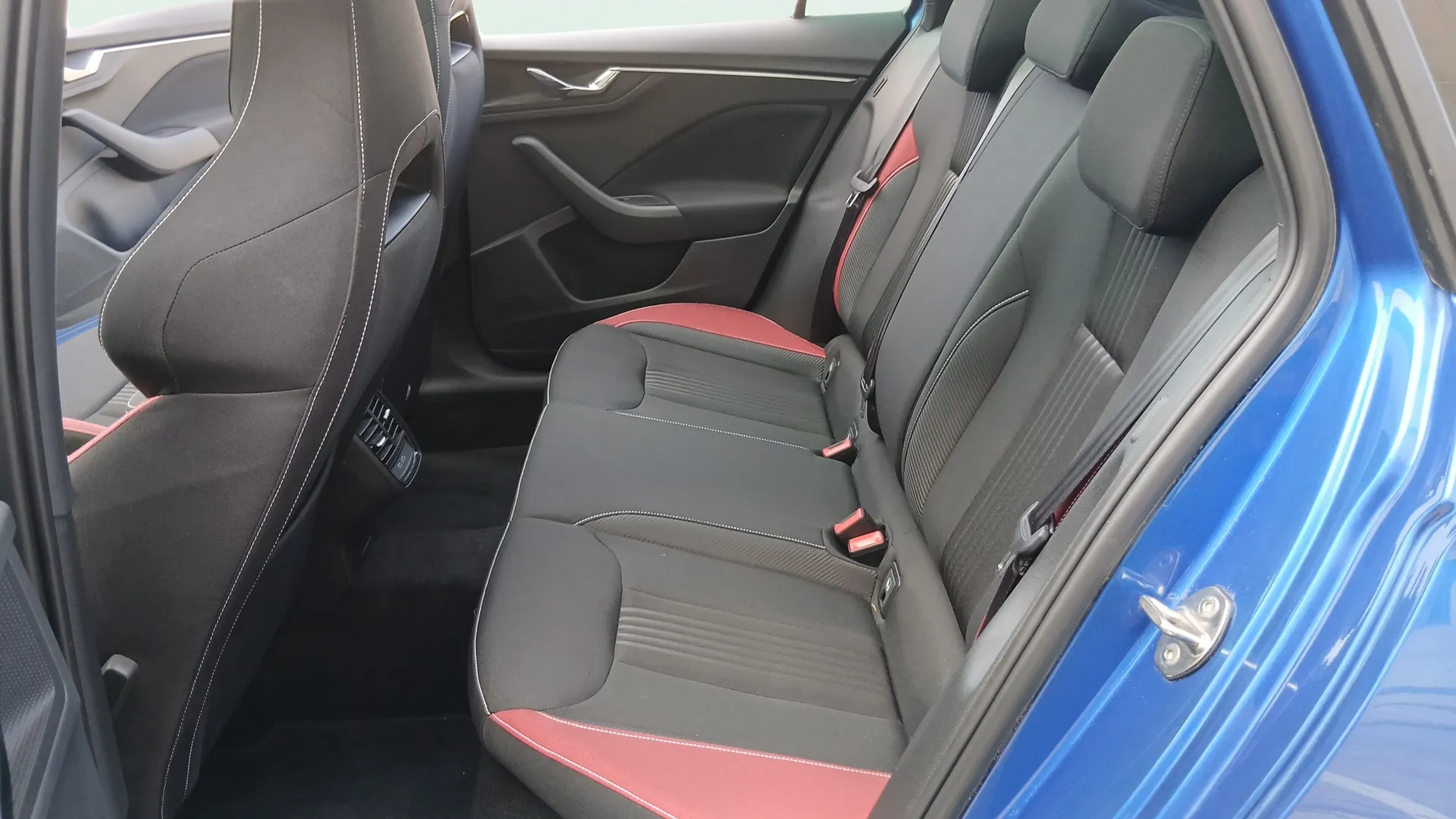Škoda Kamiq 1.5 TSI DSG Montecarlo - foto 24