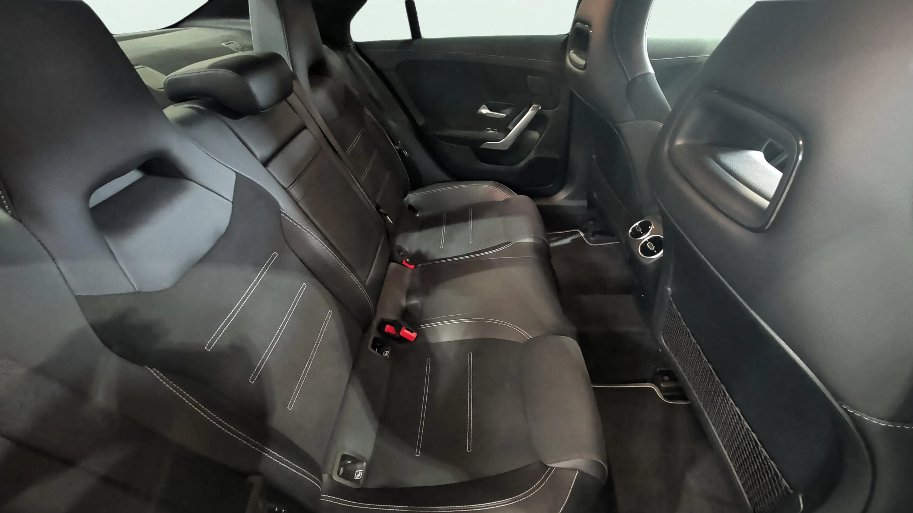 Mercedes-Benz CLA 200 - foto 23