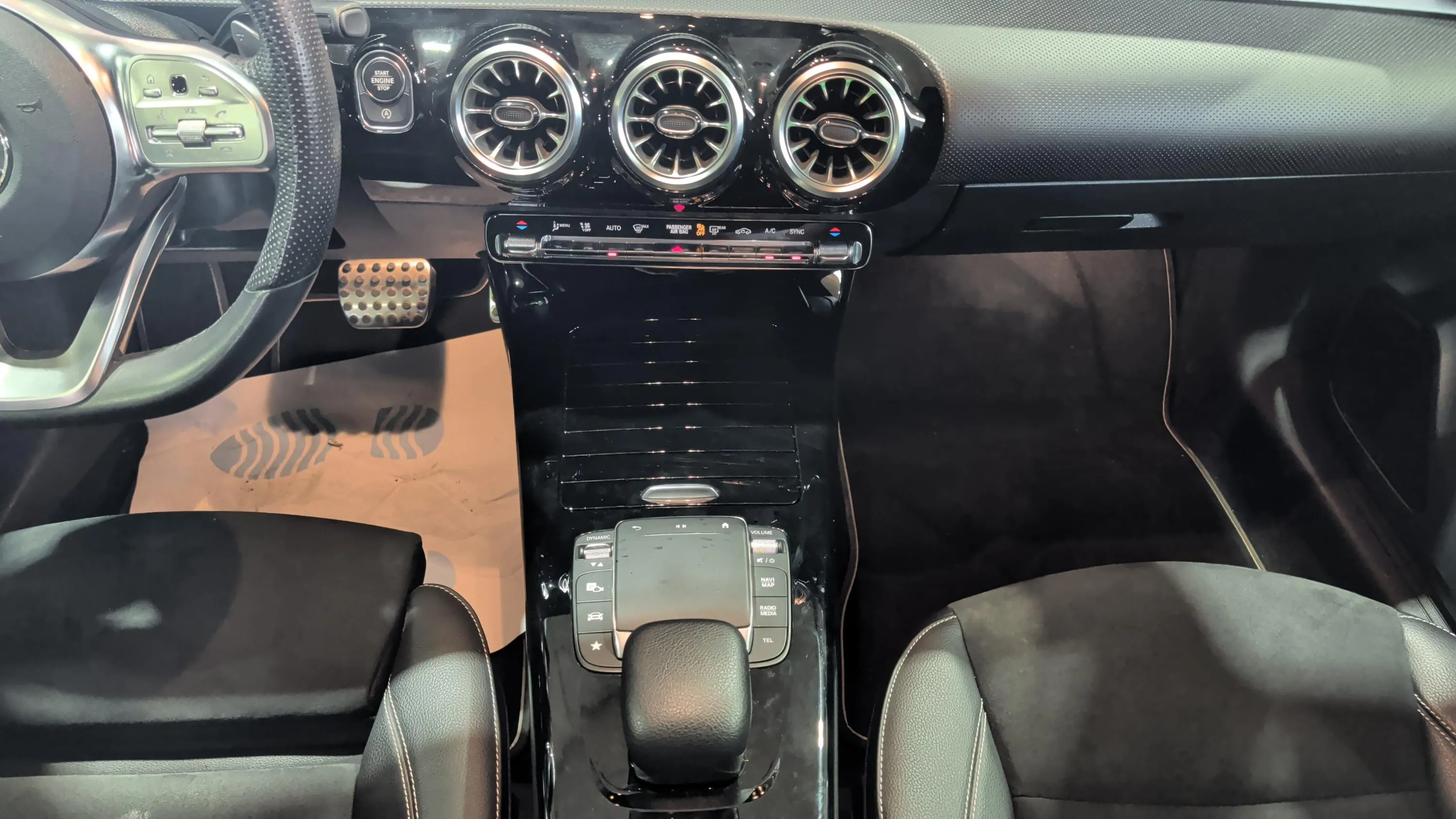 Mercedes-Benz CLA 200 - foto 16