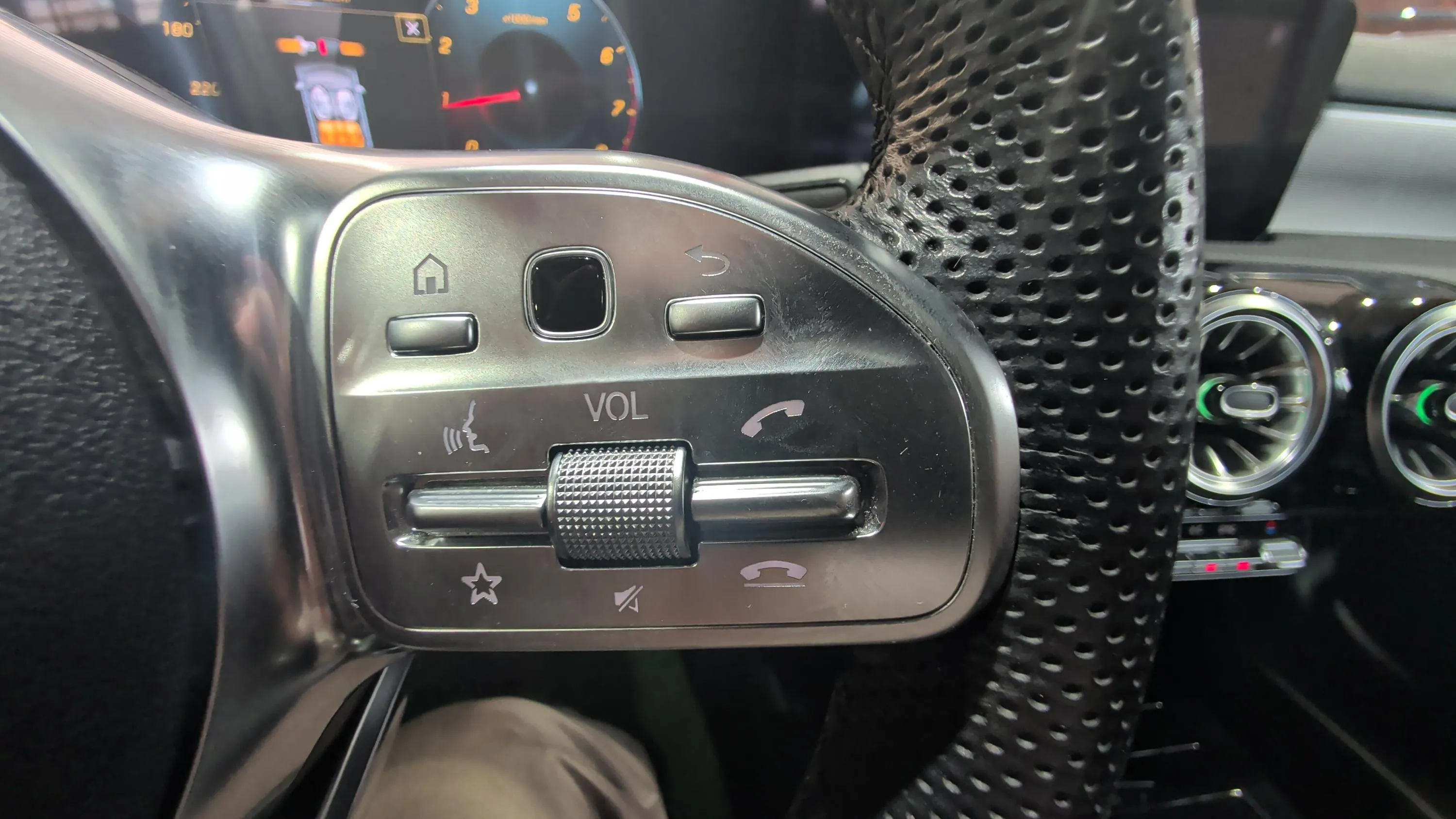 Mercedes-Benz CLA 200 - foto 15