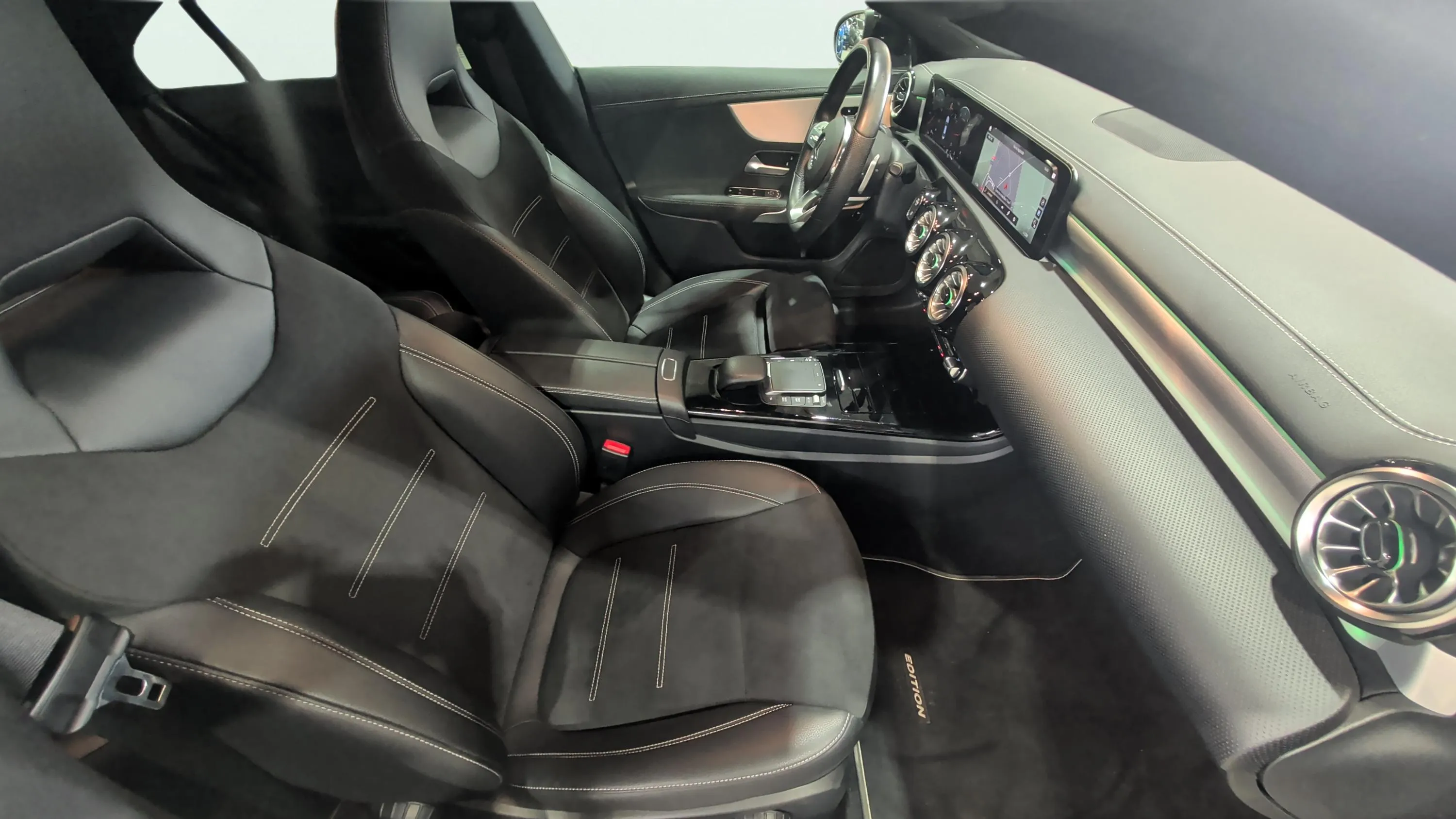 Mercedes-Benz CLA 200 - foto 25