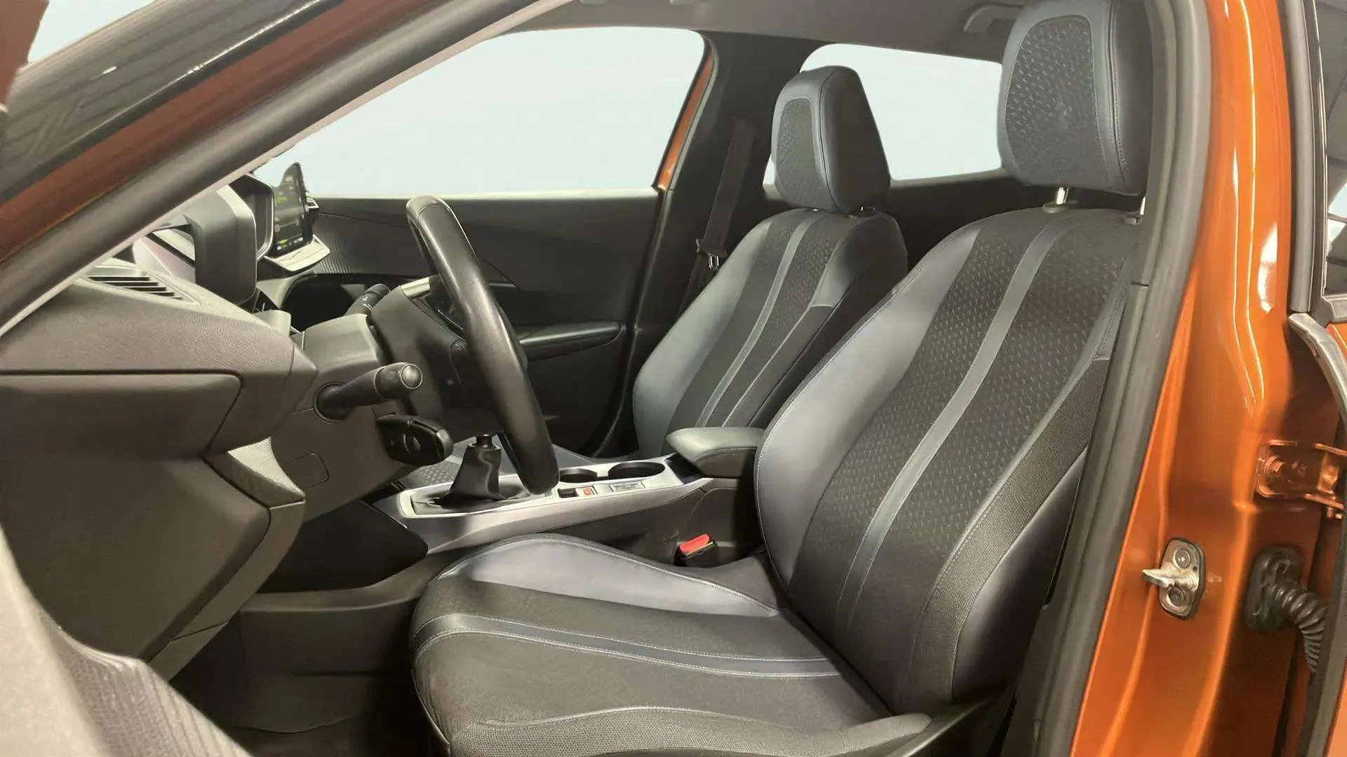 Peugeot 2008 Allure BlueHDi 100 BVM6 - foto 12
