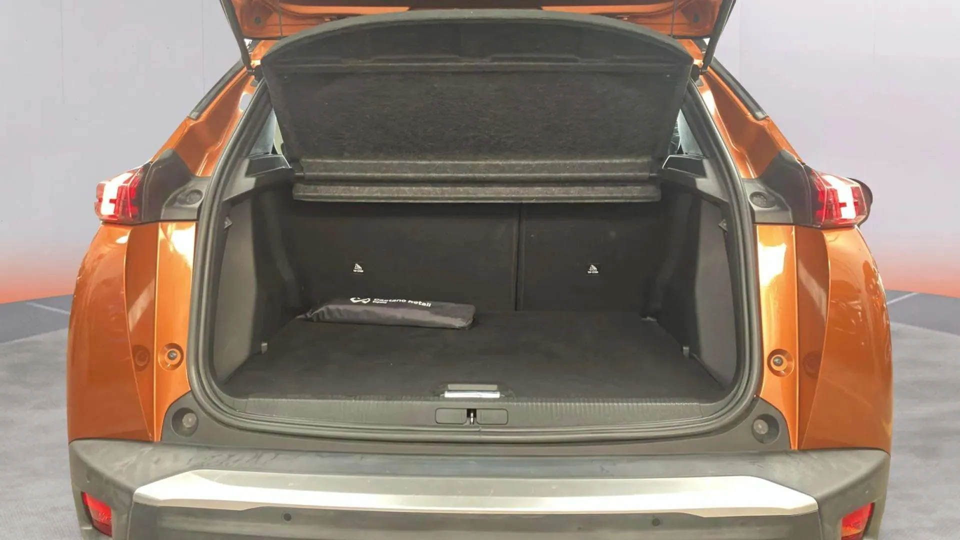 Peugeot 2008 Allure BlueHDi 100 BVM6 - foto 16