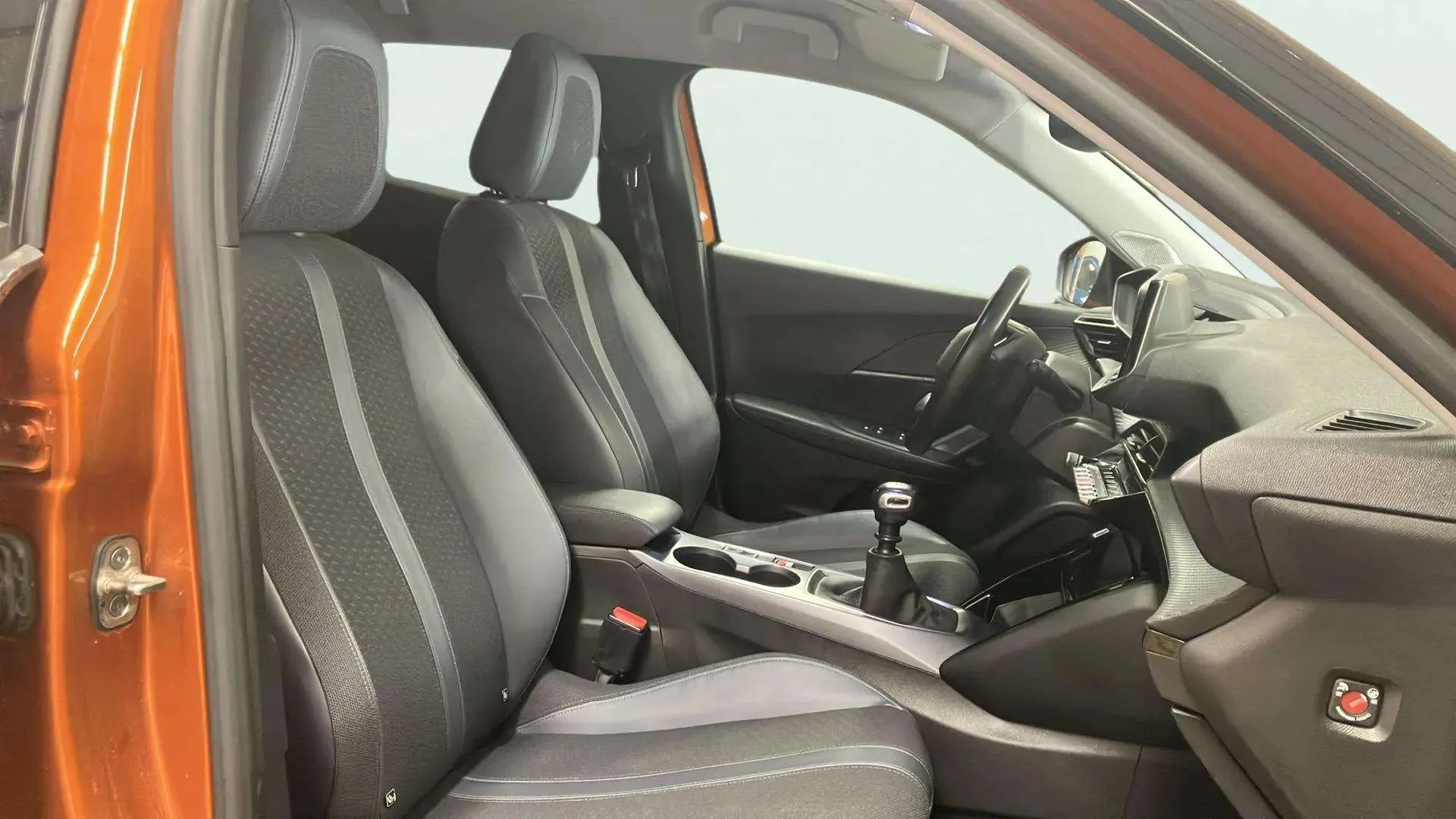 Peugeot 2008 Allure BlueHDi 100 BVM6 - foto 15