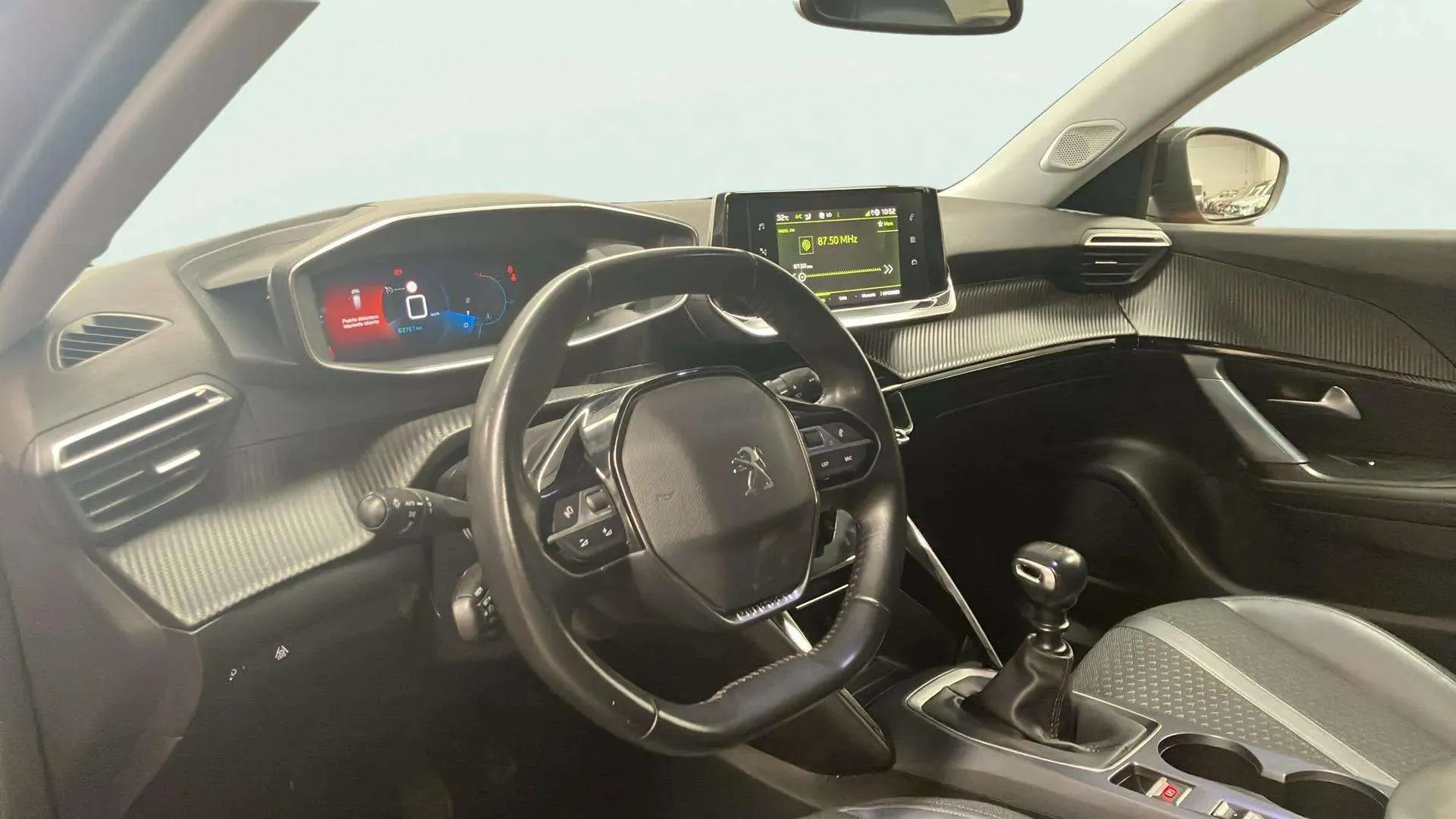 Peugeot 2008 Allure BlueHDi 100 BVM6 - foto 10