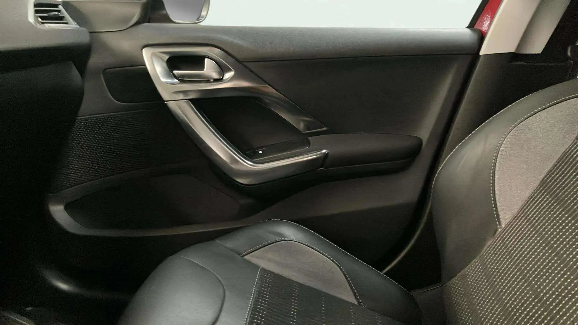 Peugeot 2008 Allure 1.2 PureTech - foto 15