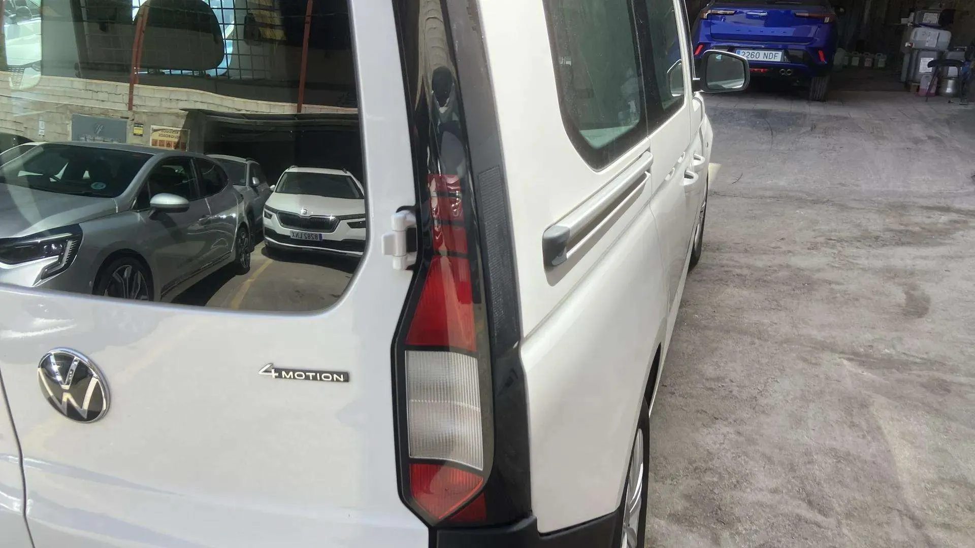 Volkswagen Caddy California 2.0 TDI 4Motion - foto 12