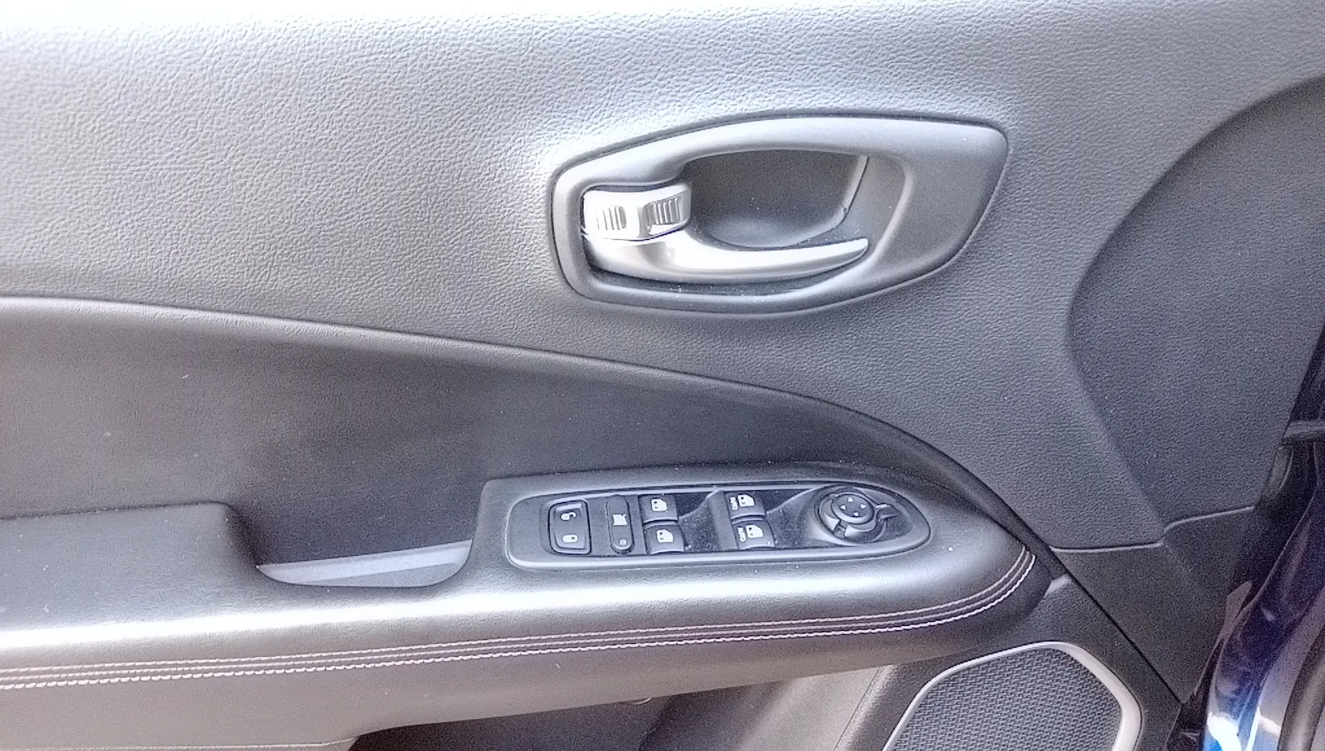 Jeep Compass 1.4 Mair Longitude 4x2 - foto 9