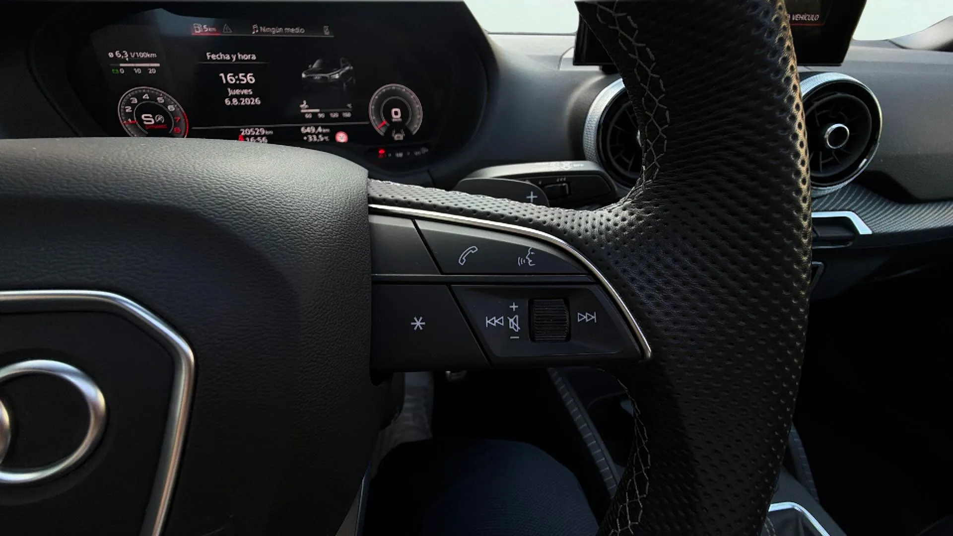 Audi Q2 Adrenalin Black E 35 TFSI S tronic - foto 24