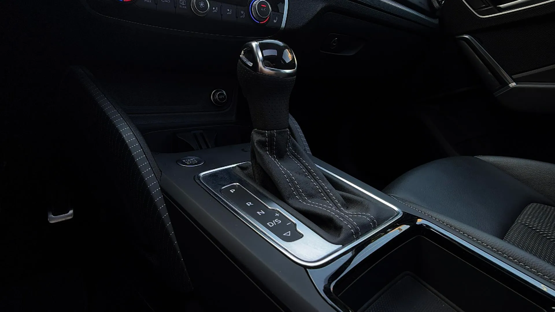 Audi Q2 Adrenalin Black E 35 TFSI S tronic - foto 25