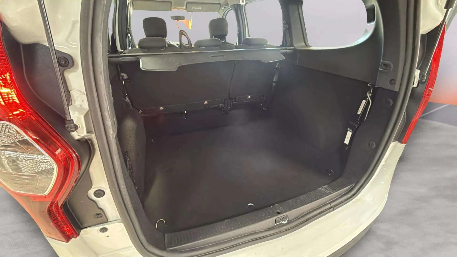 Dacia Lodgy Comfort TCe 5 plazas GPF - foto 16