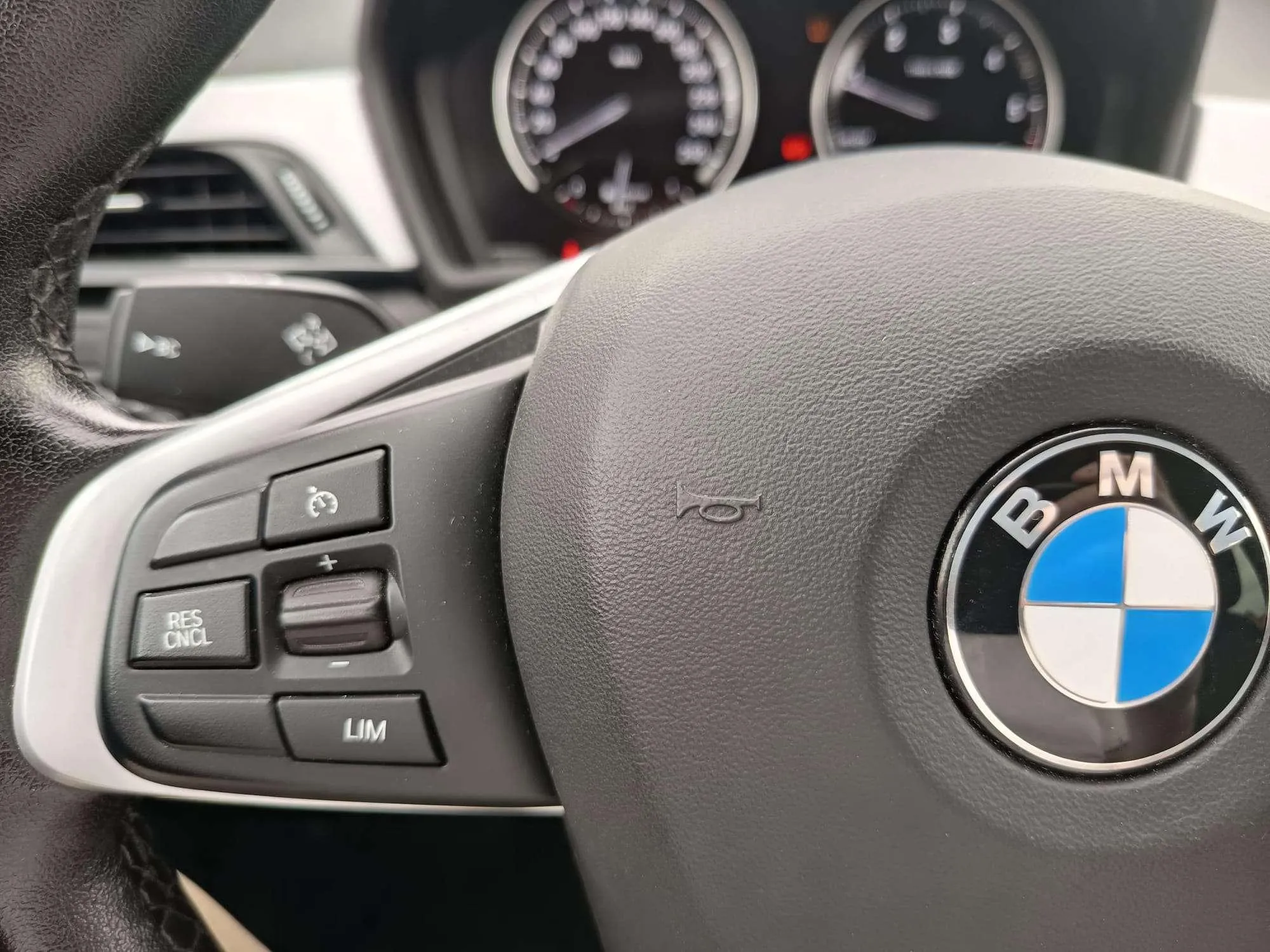 BMW X1 sDrive18d - foto 12