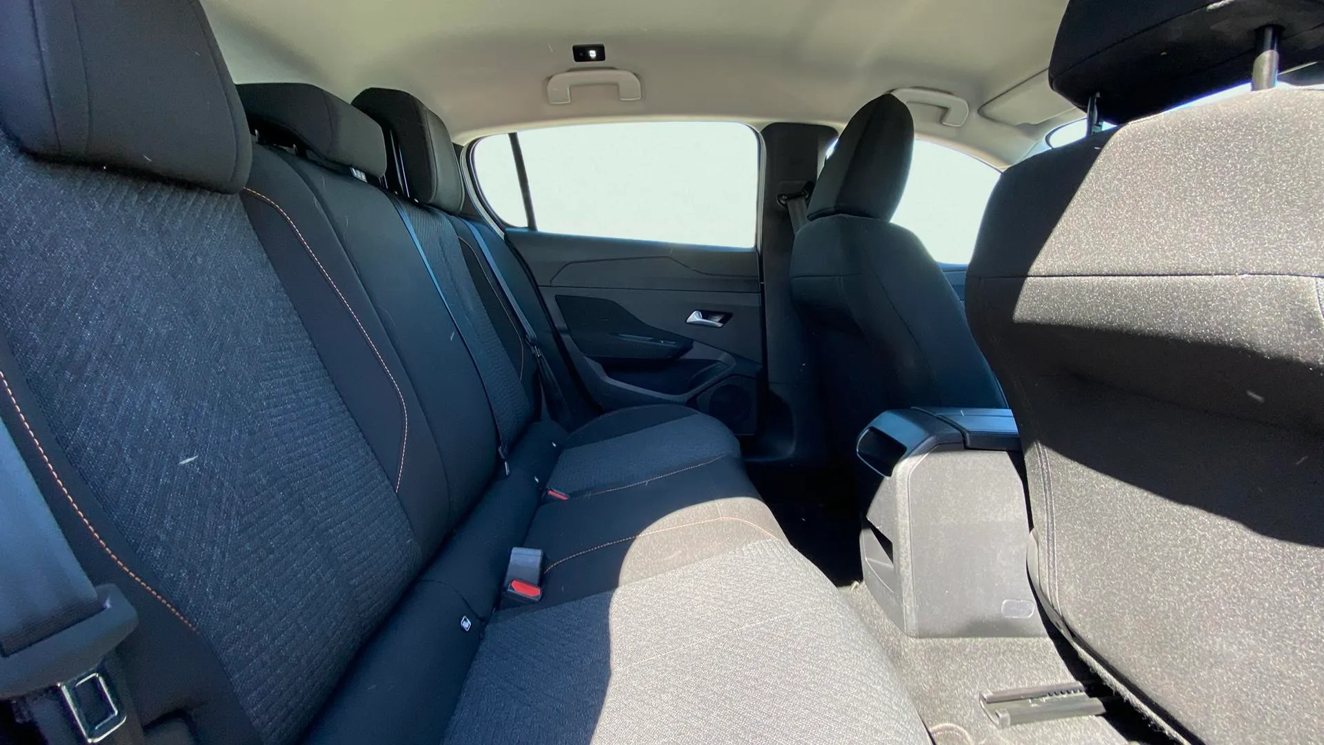 Peugeot 308 Allure BlueHDi 130 EAT8 - foto 12