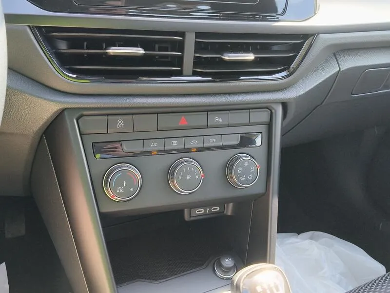 Volkswagen T-Roc 2.0 TDI - foto 12