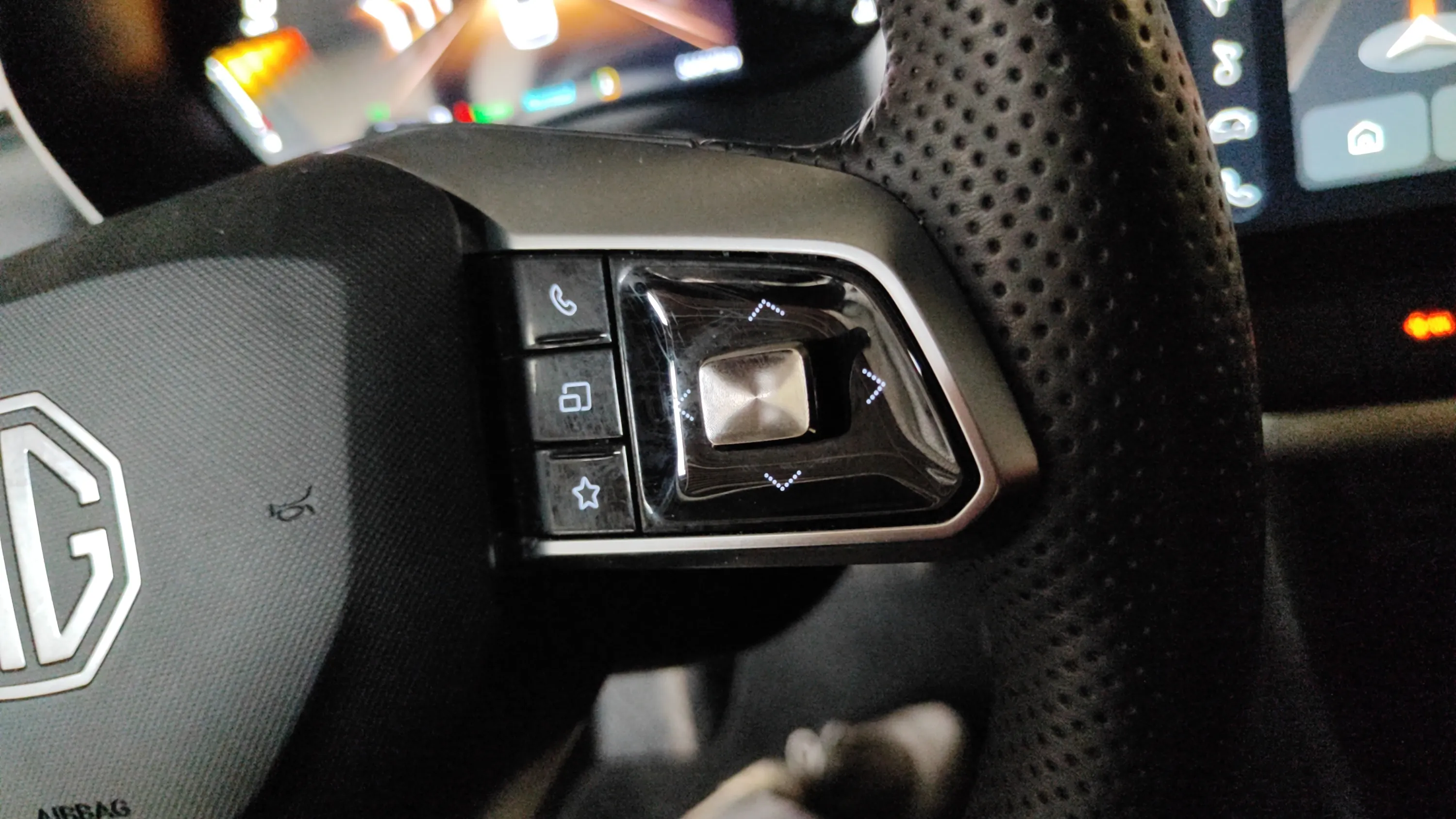 MG ZS Hybrid+ Luxury - foto 11