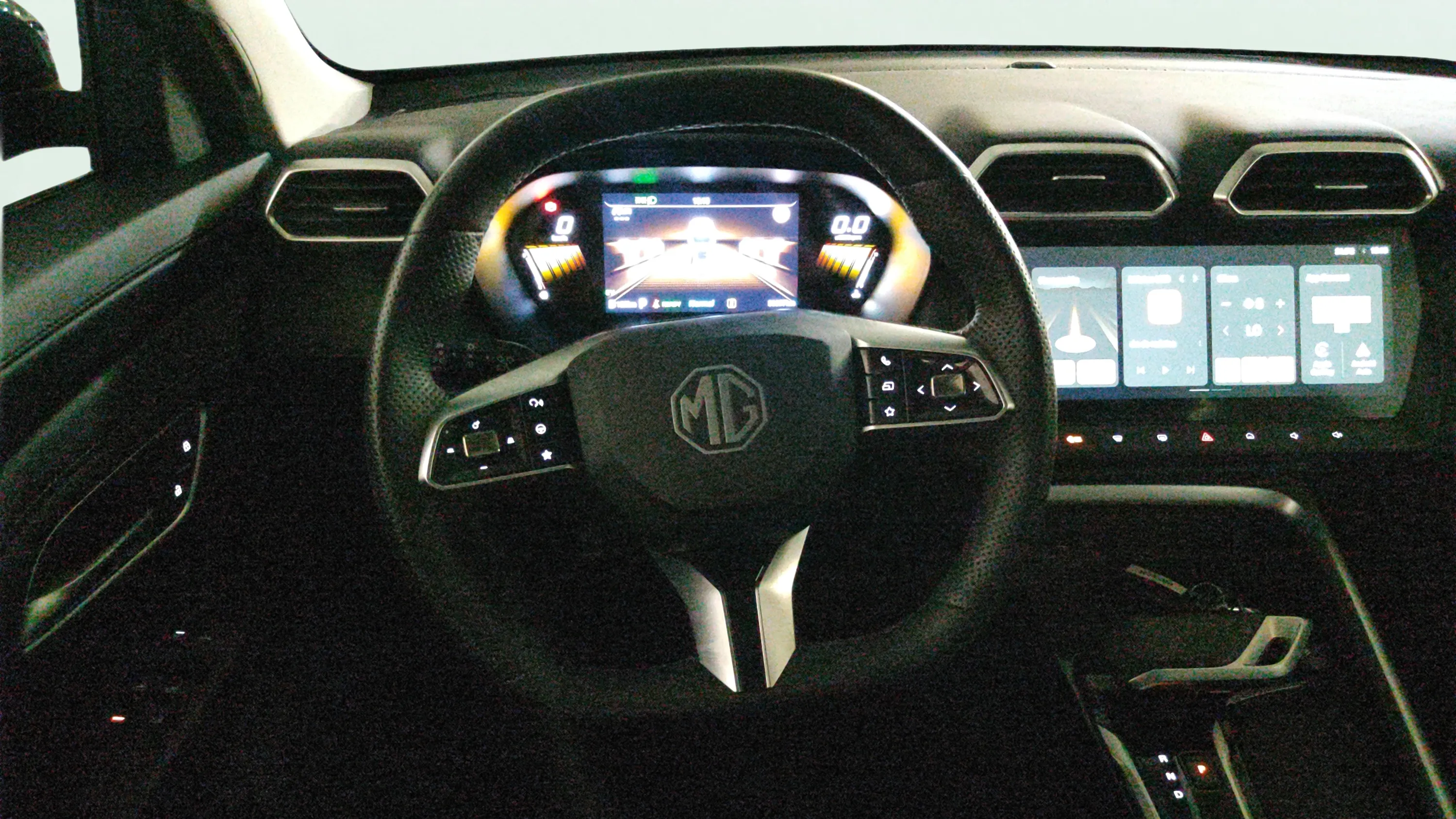 MG ZS Hybrid+ Luxury - foto 10