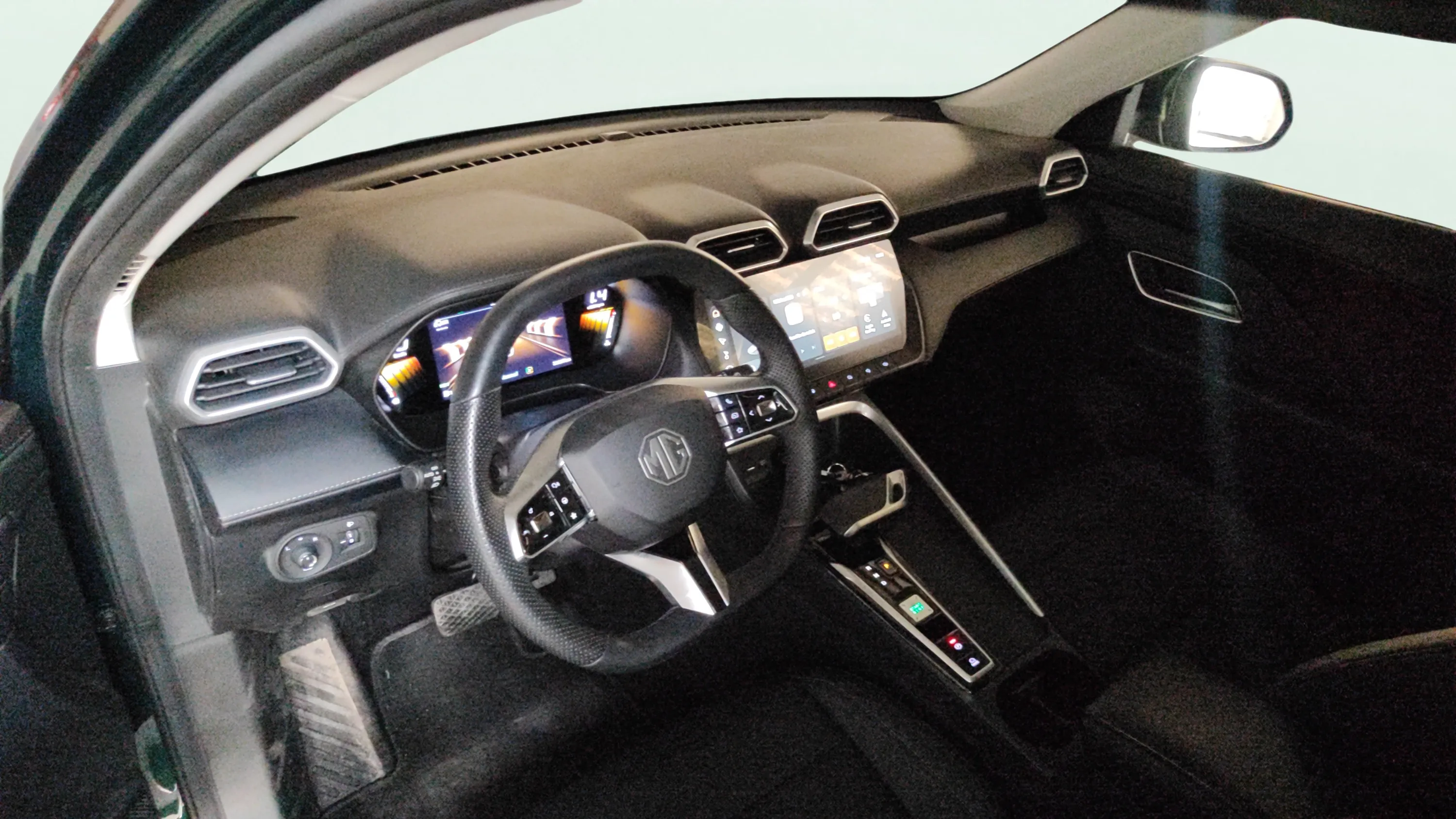 MG ZS Hybrid+ Luxury - foto 13