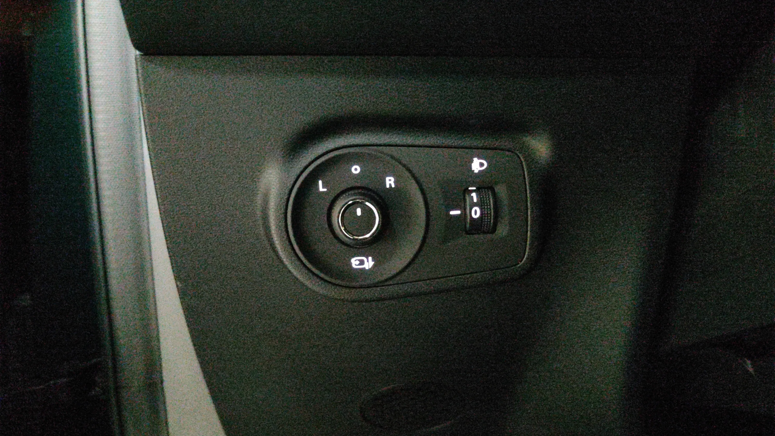 MG ZS Hybrid+ Luxury - foto 20